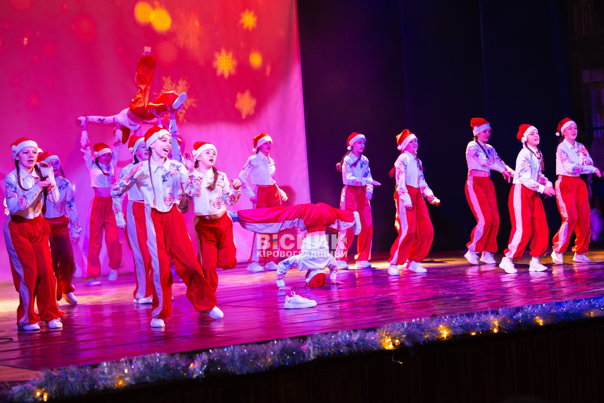 Миколай завітав до філармонії: у Кропивницькому відбувся святковий концерт для дітей Миколай завітав до філармонії: у Кропивницькому відбувся святковий концерт для дітей