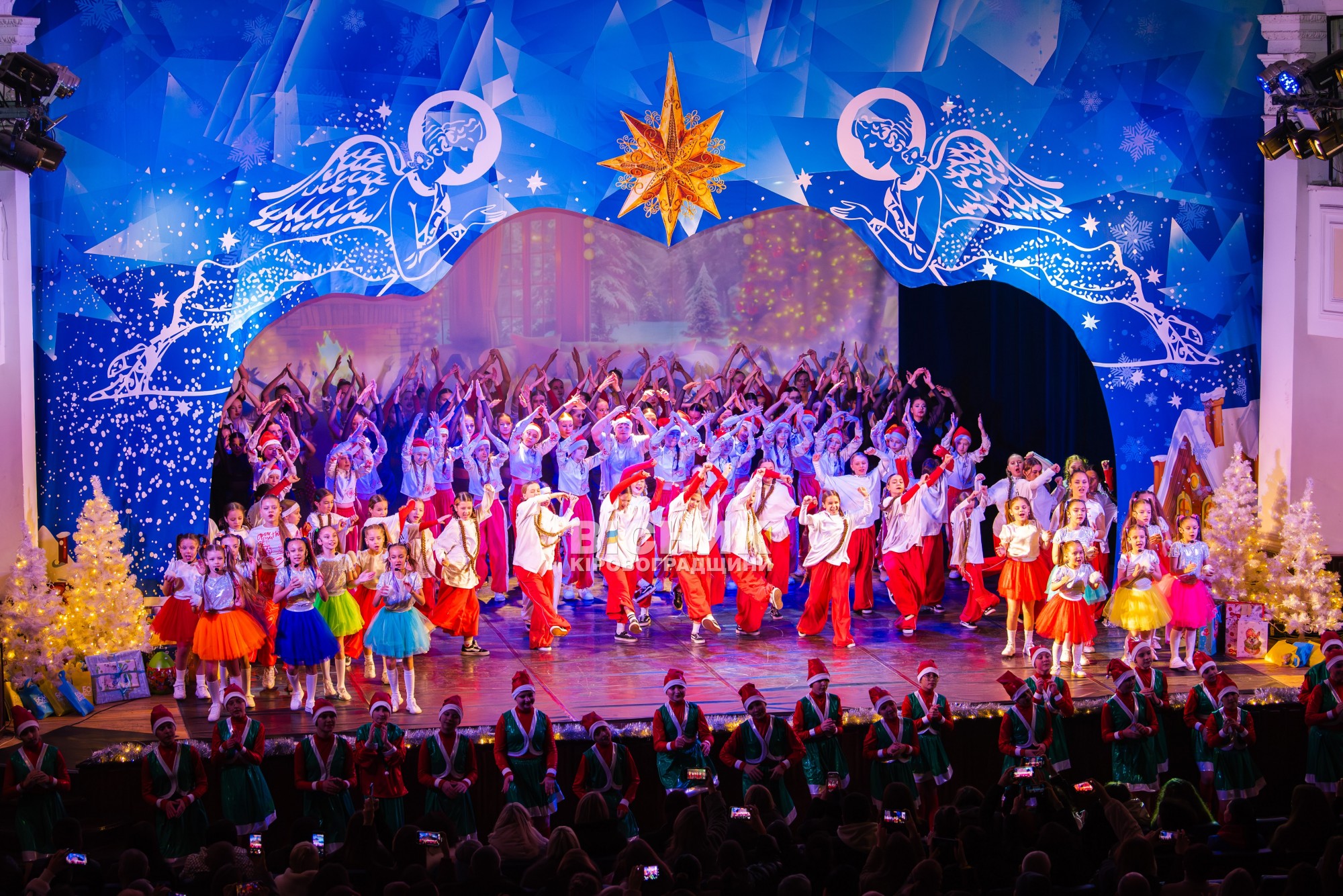 Миколай завітав до філармонії: у Кропивницькому відбувся святковий концерт для дітей Миколай завітав до філармонії: у Кропивницькому відбувся святковий концерт для дітей