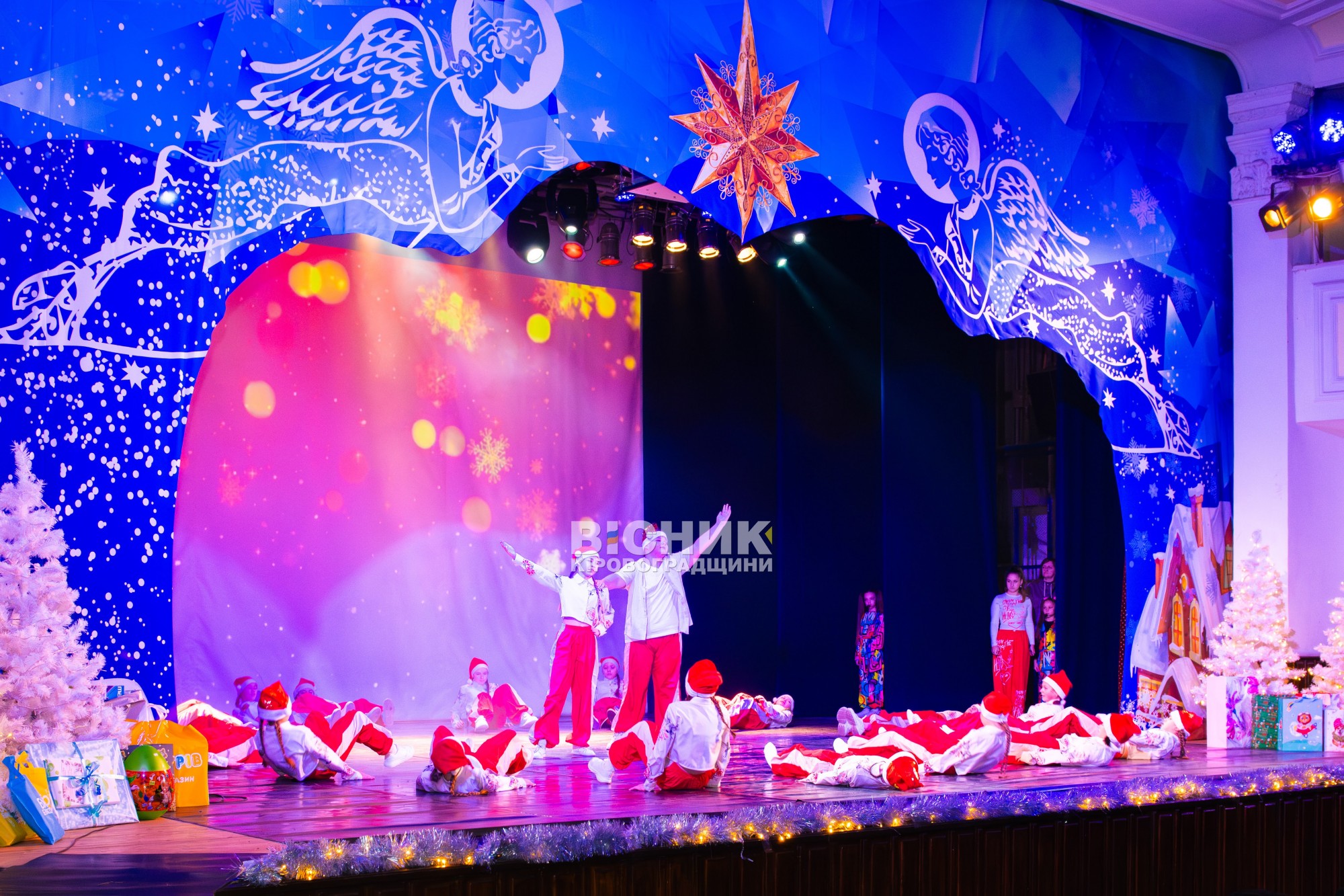 Миколай завітав до філармонії: у Кропивницькому відбувся святковий концерт для дітей Миколай завітав до філармонії: у Кропивницькому відбувся святковий концерт для дітей