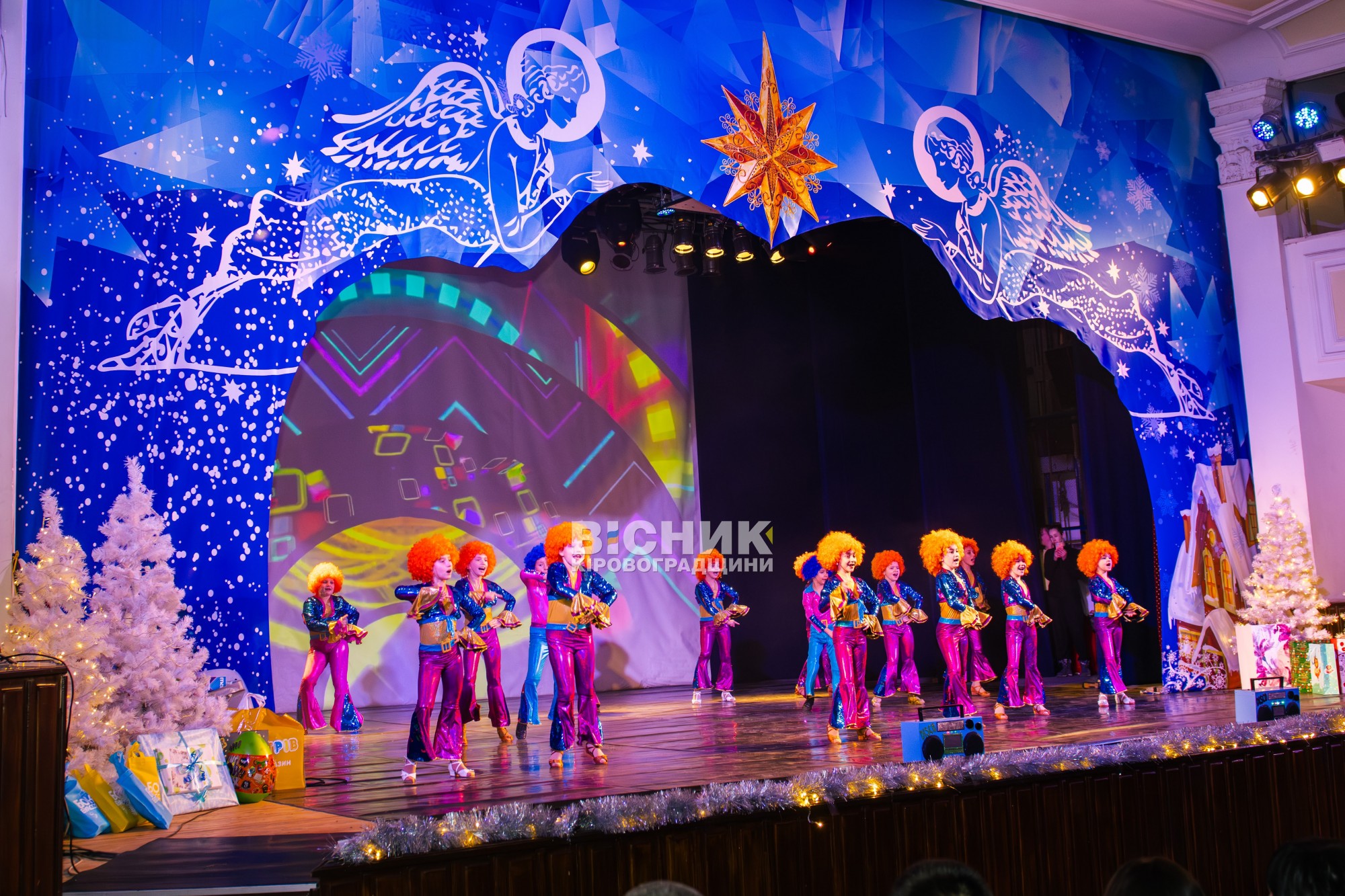 Миколай завітав до філармонії: у Кропивницькому відбувся святковий концерт для дітей Миколай завітав до філармонії: у Кропивницькому відбувся святковий концерт для дітей