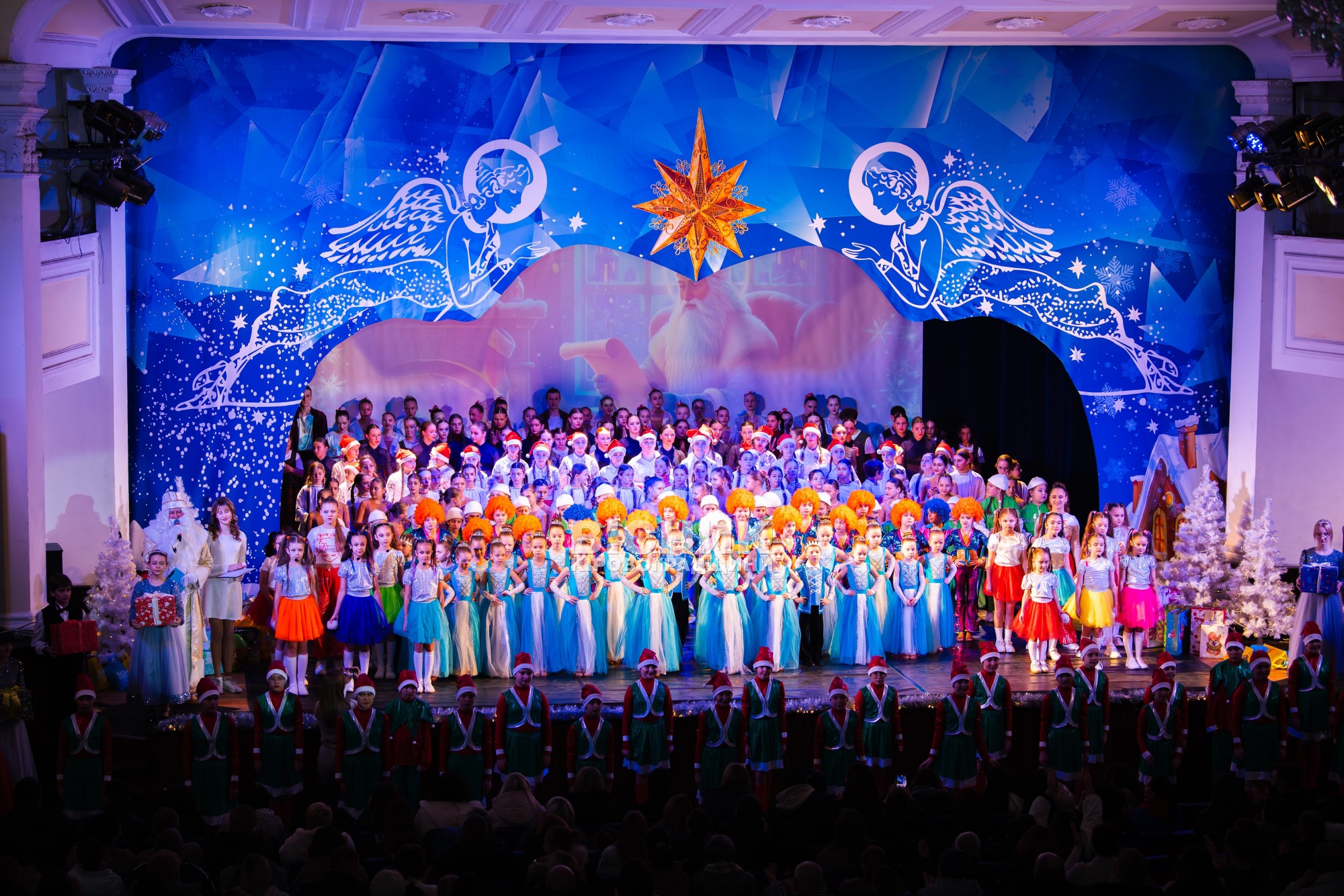 Миколай завітав до філармонії: у Кропивницькому відбувся святковий концерт для дітей Миколай завітав до філармонії: у Кропивницькому відбувся святковий концерт для дітей