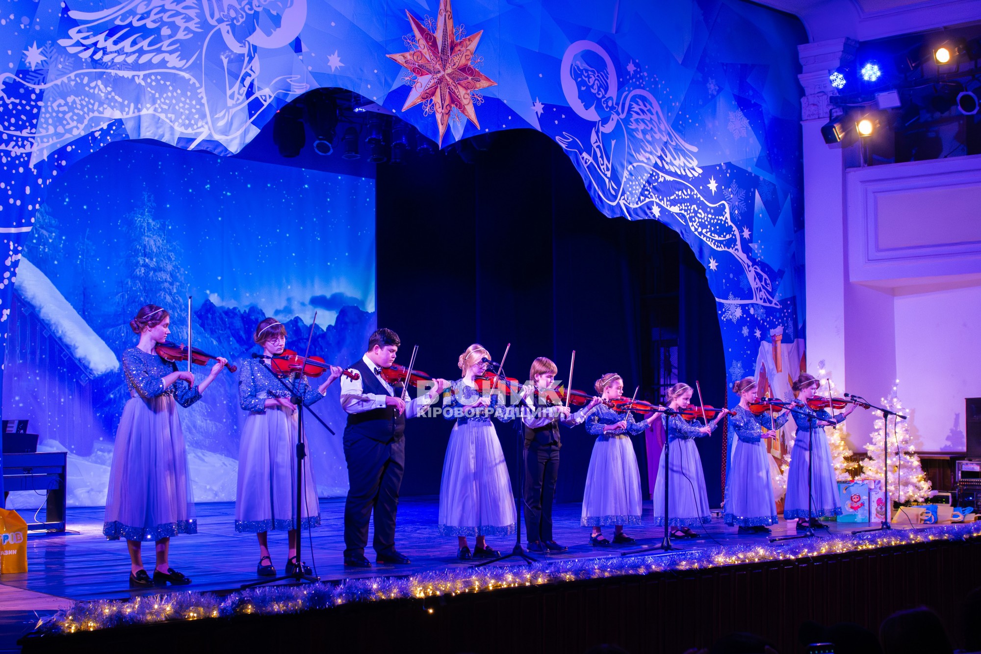 Миколай завітав до філармонії: у Кропивницькому відбувся святковий концерт для дітей Миколай завітав до філармонії: у Кропивницькому відбувся святковий концерт для дітей