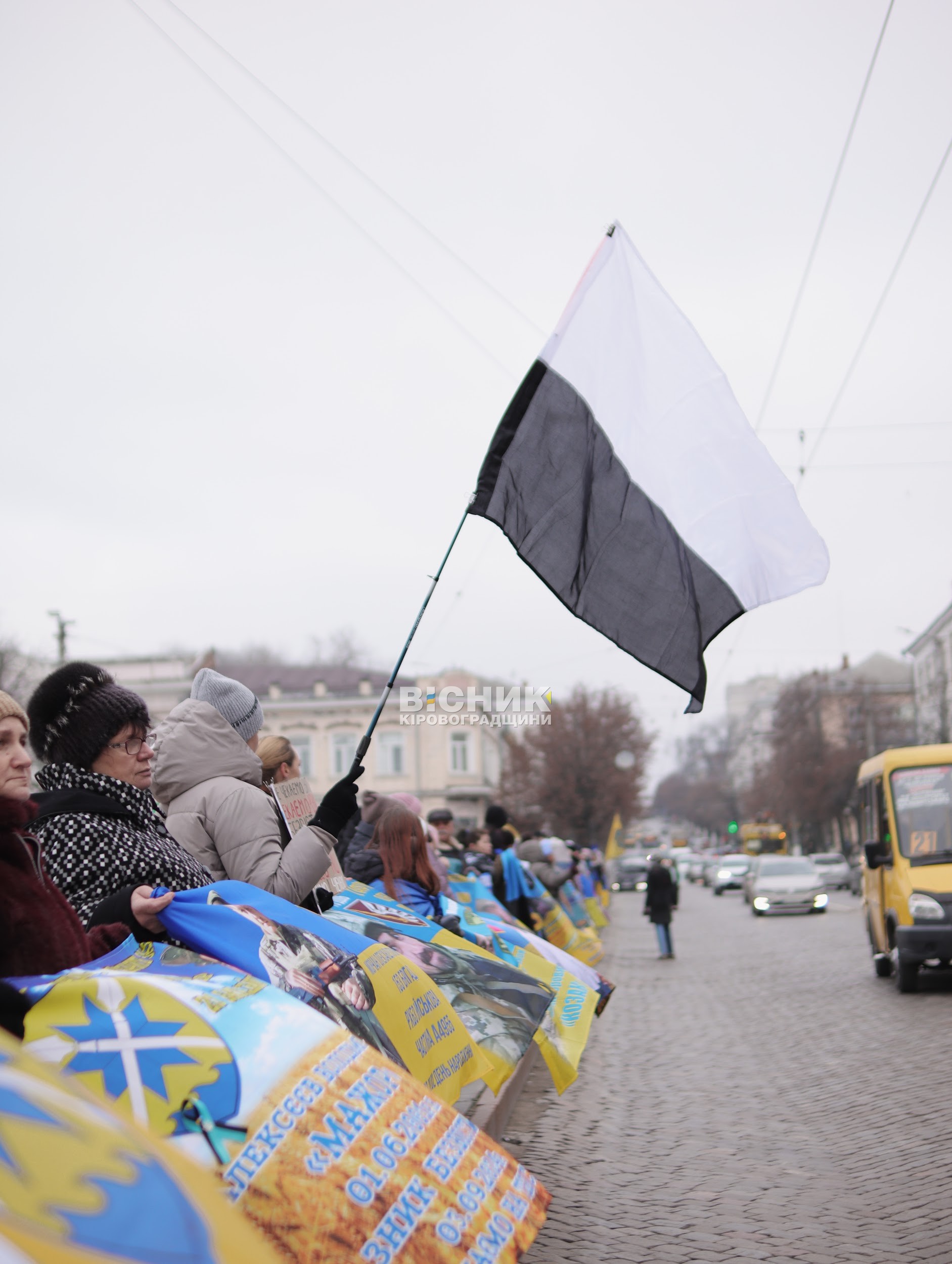 Кропивницький долучився до автопробігу на підтримку військовополонених Кропивницький долучився до автопробігу на підтримку військовополонених