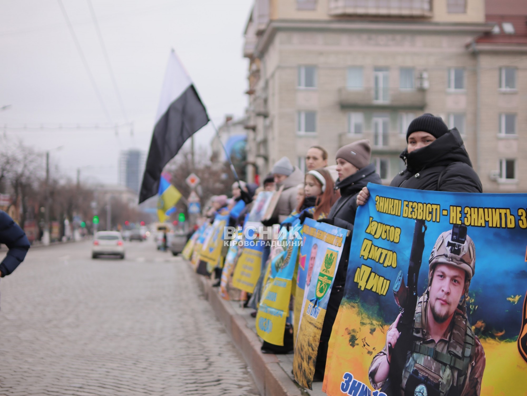 Кропивницький долучився до автопробігу на підтримку військовополонених Кропивницький долучився до автопробігу на підтримку військовополонених
