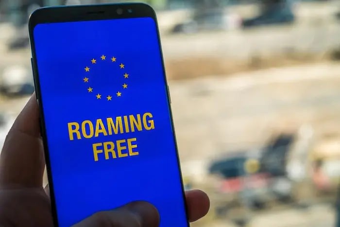 Із 1 січня 2026 року українці отримають роумінговий «безвіз»