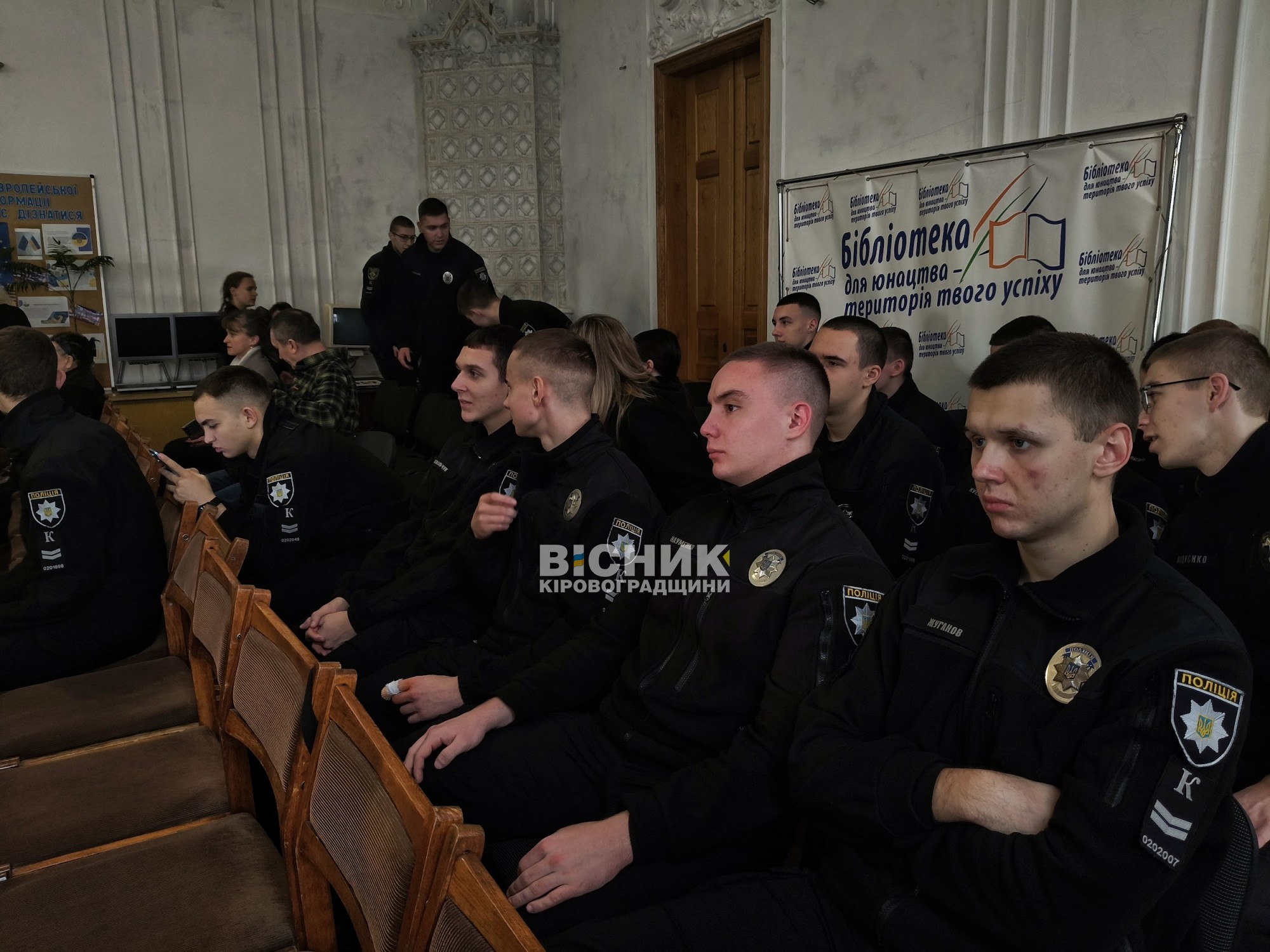 «Краса залізної волі»: у Кропивницькому відкрили мандрівну фотовиставку 26-ї артилерійської бригади