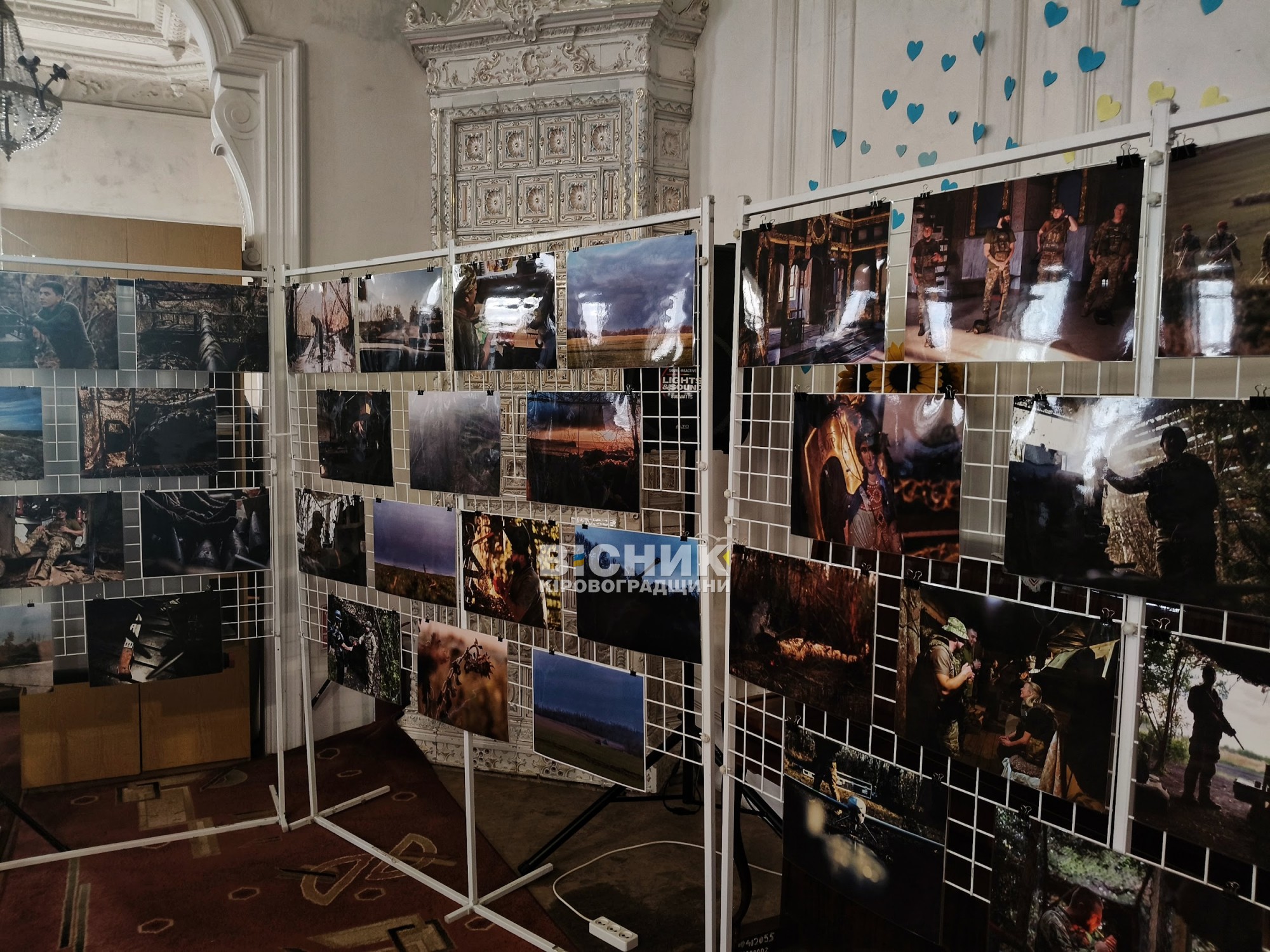 «Краса залізної волі»: у Кропивницькому відкрили мандрівну фотовиставку 26-ї артилерійської бригади