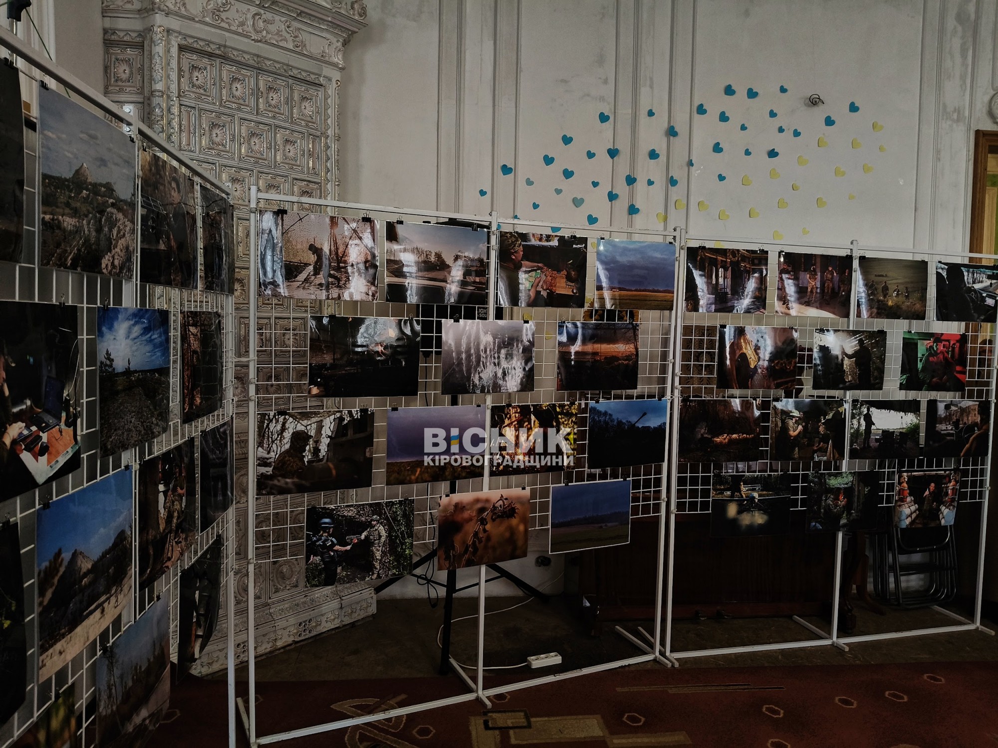 «Краса залізної волі»: у Кропивницькому відкрили мандрівну фотовиставку 26-ї артилерійської бригади