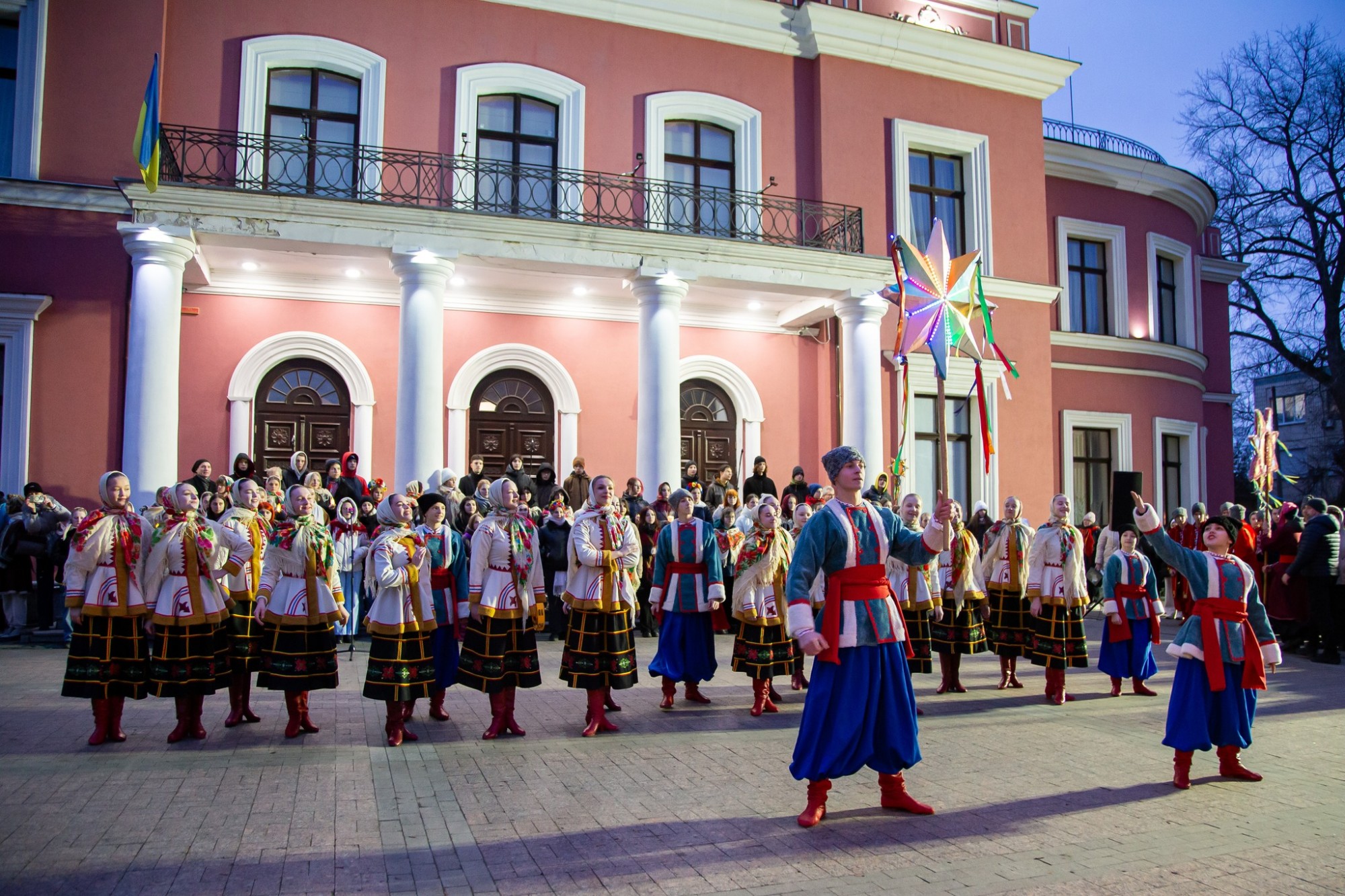Хода світла і надії: різдвяна коляда в Кропивницькому на підтримку захисників Хода світла і надії: різдвяна коляда в Кропивницькому на підтримку захисників
