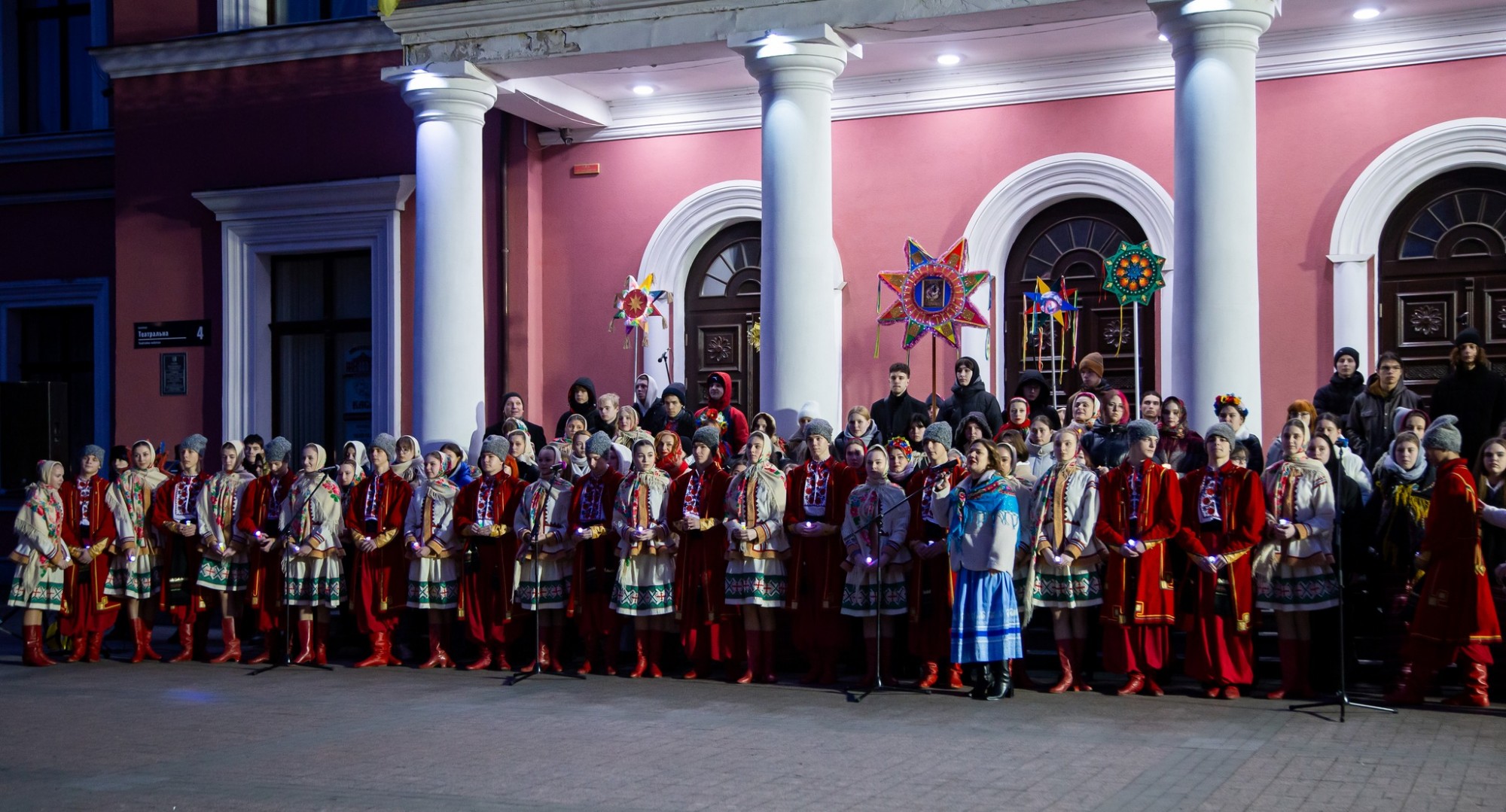 Хода світла і надії: різдвяна коляда в Кропивницькому на підтримку захисників Хода світла і надії: різдвяна коляда в Кропивницькому на підтримку захисників