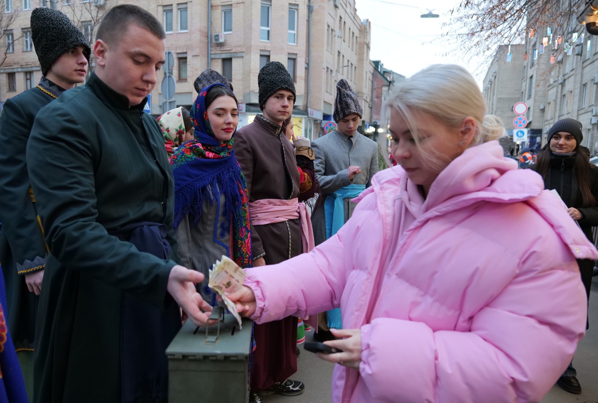 Хода світла і надії: різдвяна коляда в Кропивницькому на підтримку захисників Хода світла і надії: різдвяна коляда в Кропивницькому на підтримку захисників