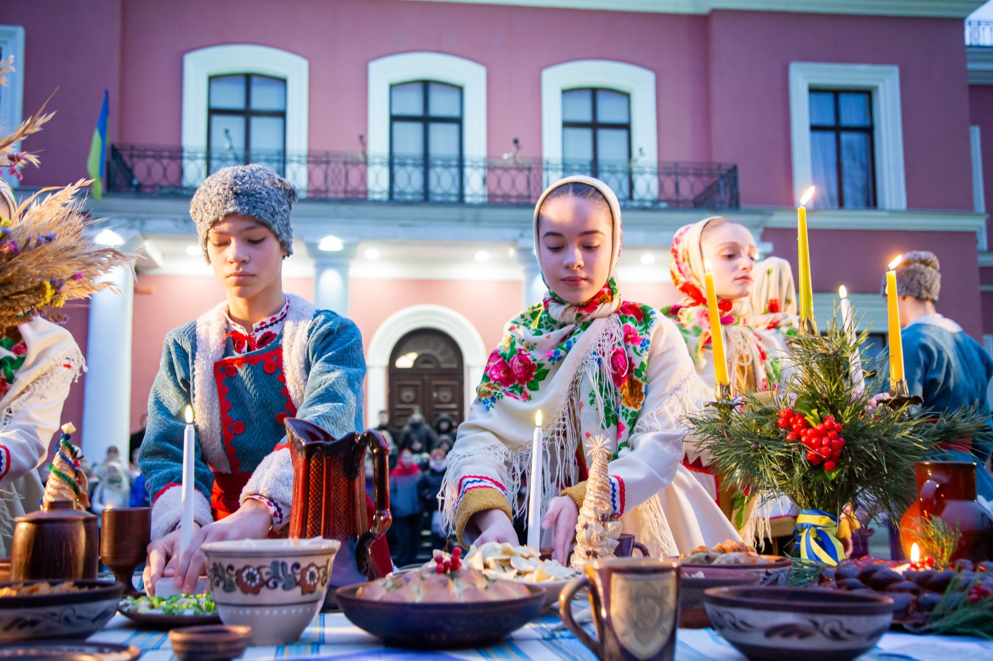 Хода світла і надії: різдвяна коляда в Кропивницькому на підтримку захисників Хода світла і надії: різдвяна коляда в Кропивницькому на підтримку захисників