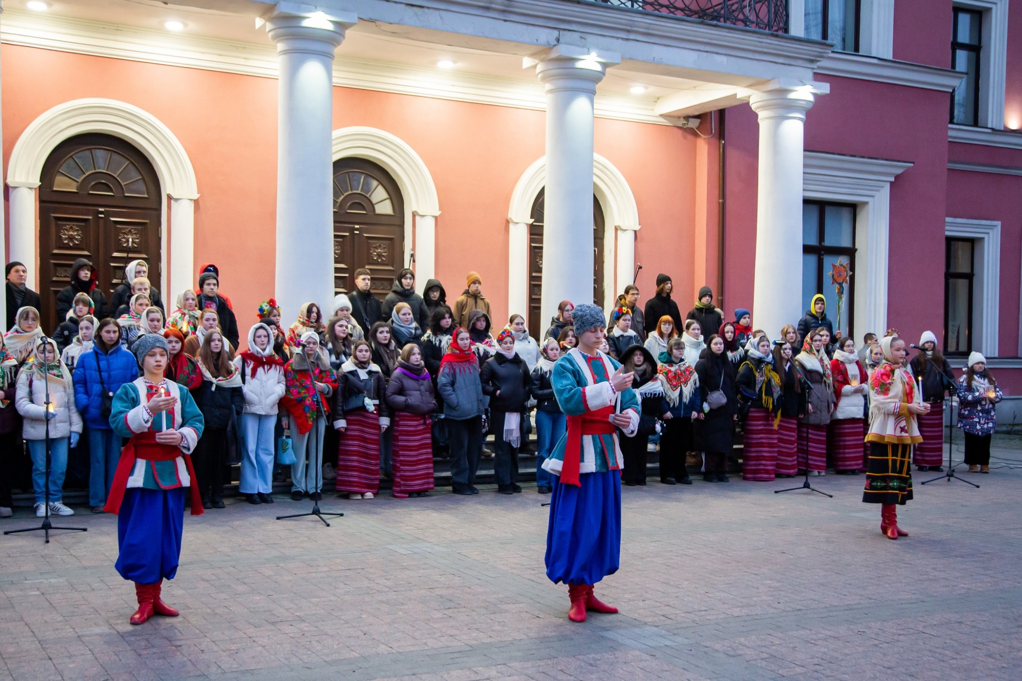 Хода світла і надії: різдвяна коляда в Кропивницькому на підтримку захисників Хода світла і надії: різдвяна коляда в Кропивницькому на підтримку захисників