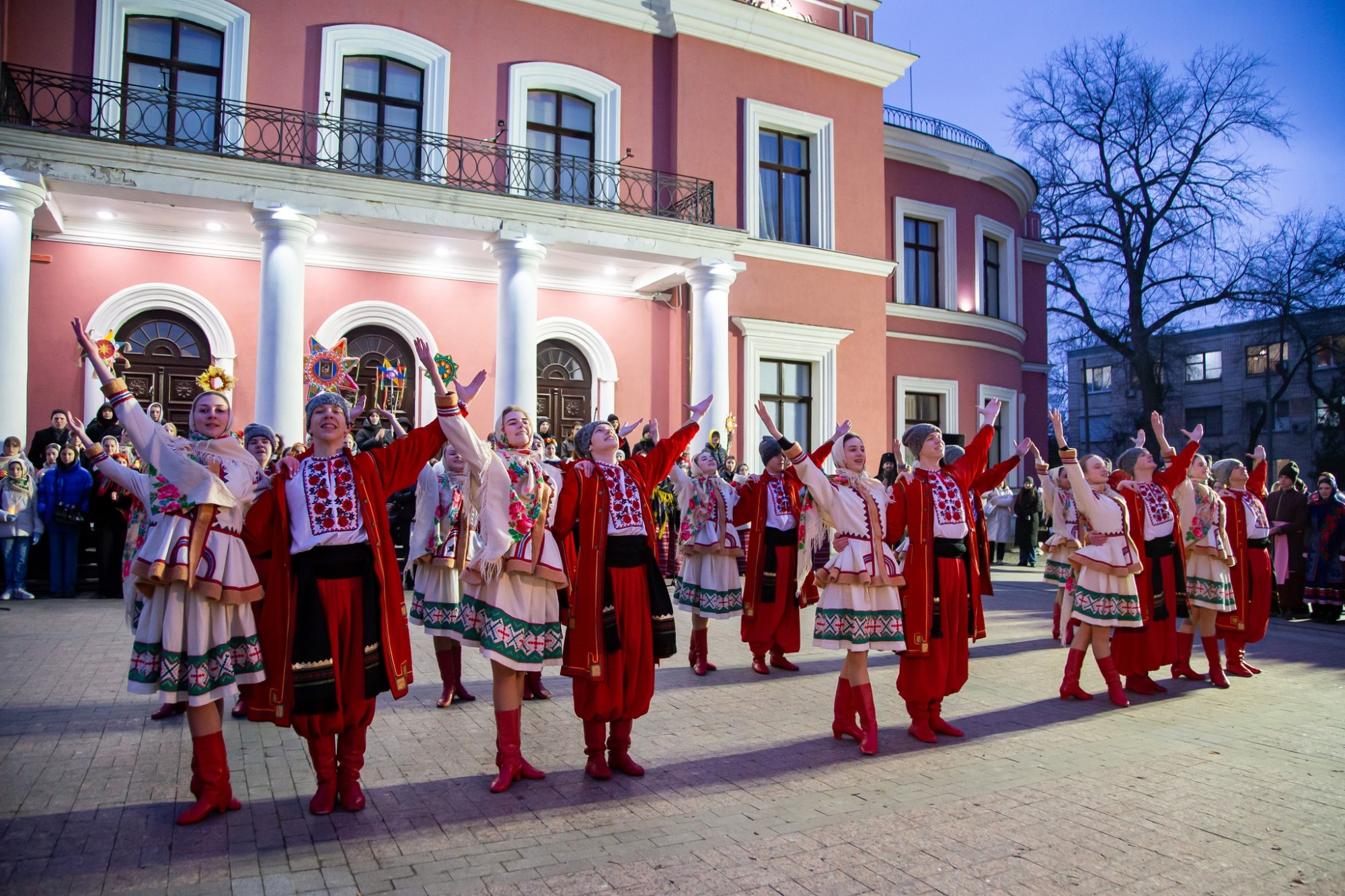 Хода світла і надії: різдвяна коляда в Кропивницькому на підтримку захисників Хода світла і надії: різдвяна коляда в Кропивницькому на підтримку захисників