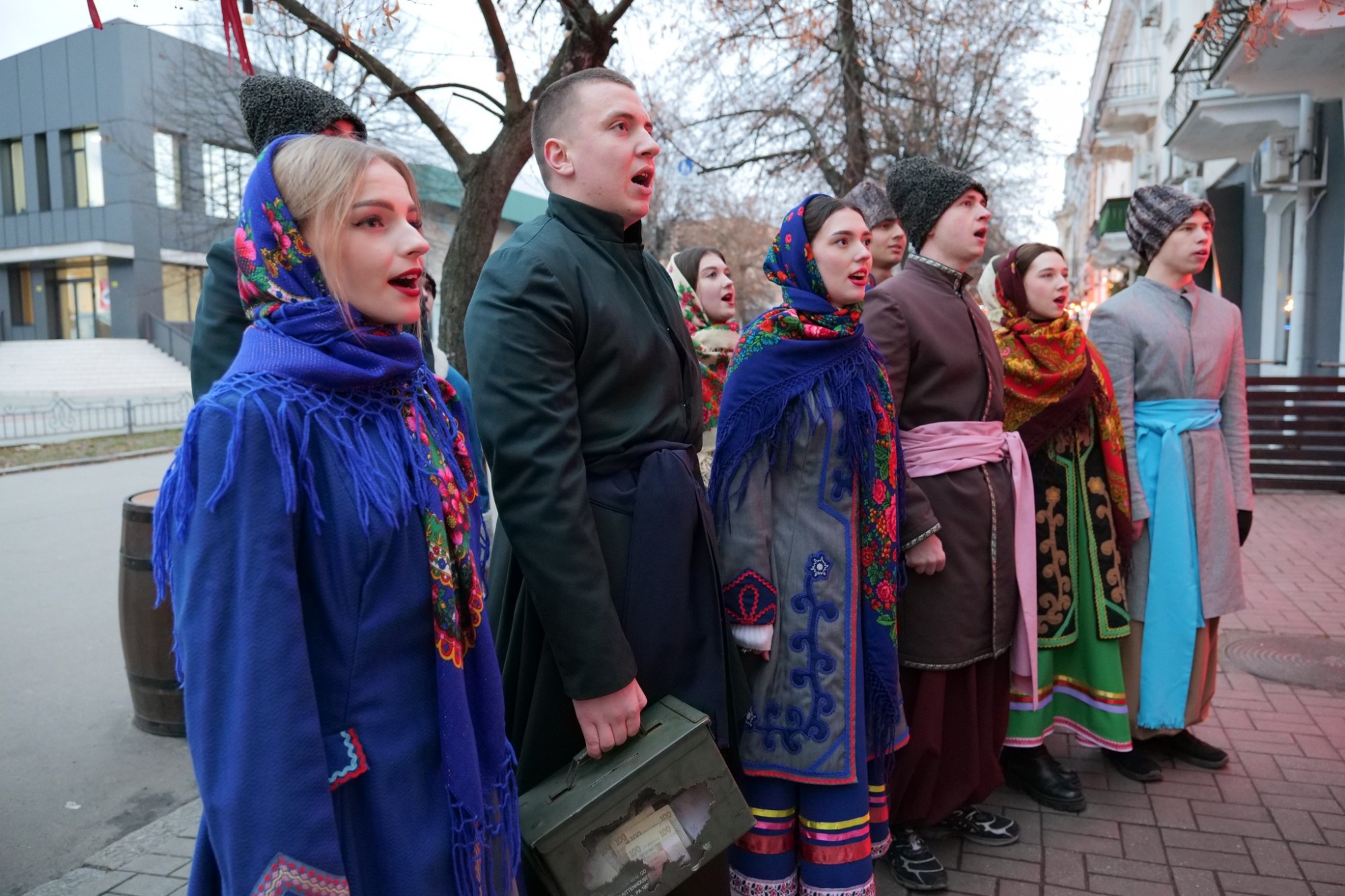 Хода світла і надії: різдвяна коляда в Кропивницькому на підтримку захисників Хода світла і надії: різдвяна коляда в Кропивницькому на підтримку захисників