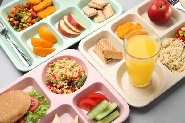 У новому навчальному році учні 1–11 класів по всій Україні харчуватимуться безоплатно