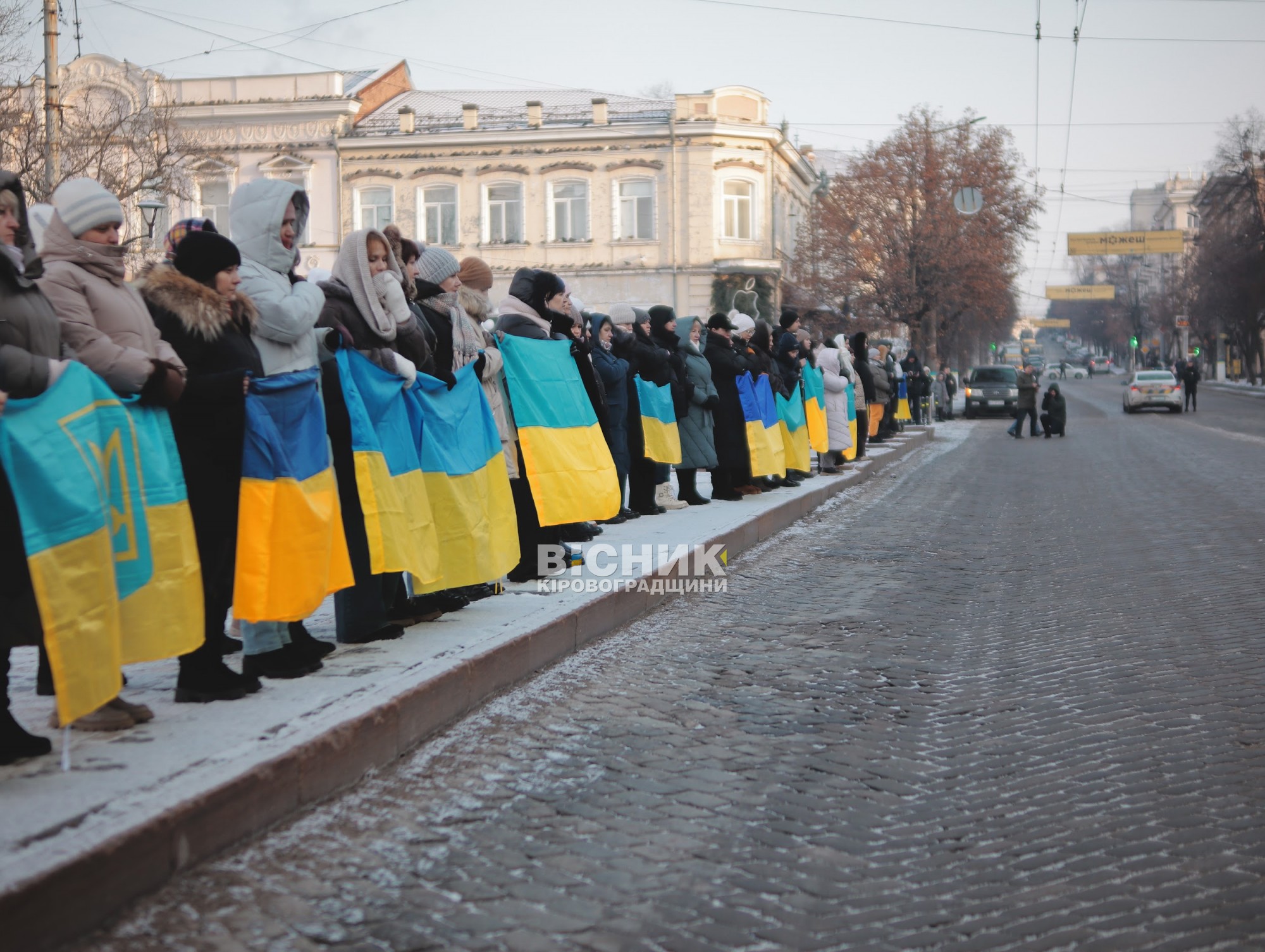 У центрі Кропивницького відбулася церемонія прощання з двома бійцями