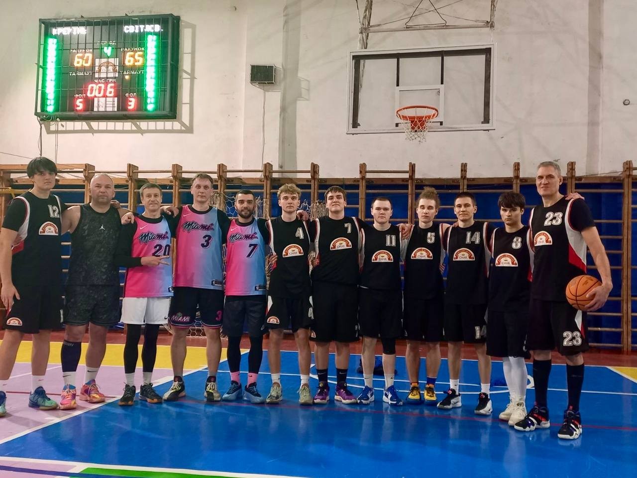 Світловодськ переміг Кременчук у благодійному баскетбольному матчі Світловодськ переміг Кременчук у благодійному баскетбольному матчі