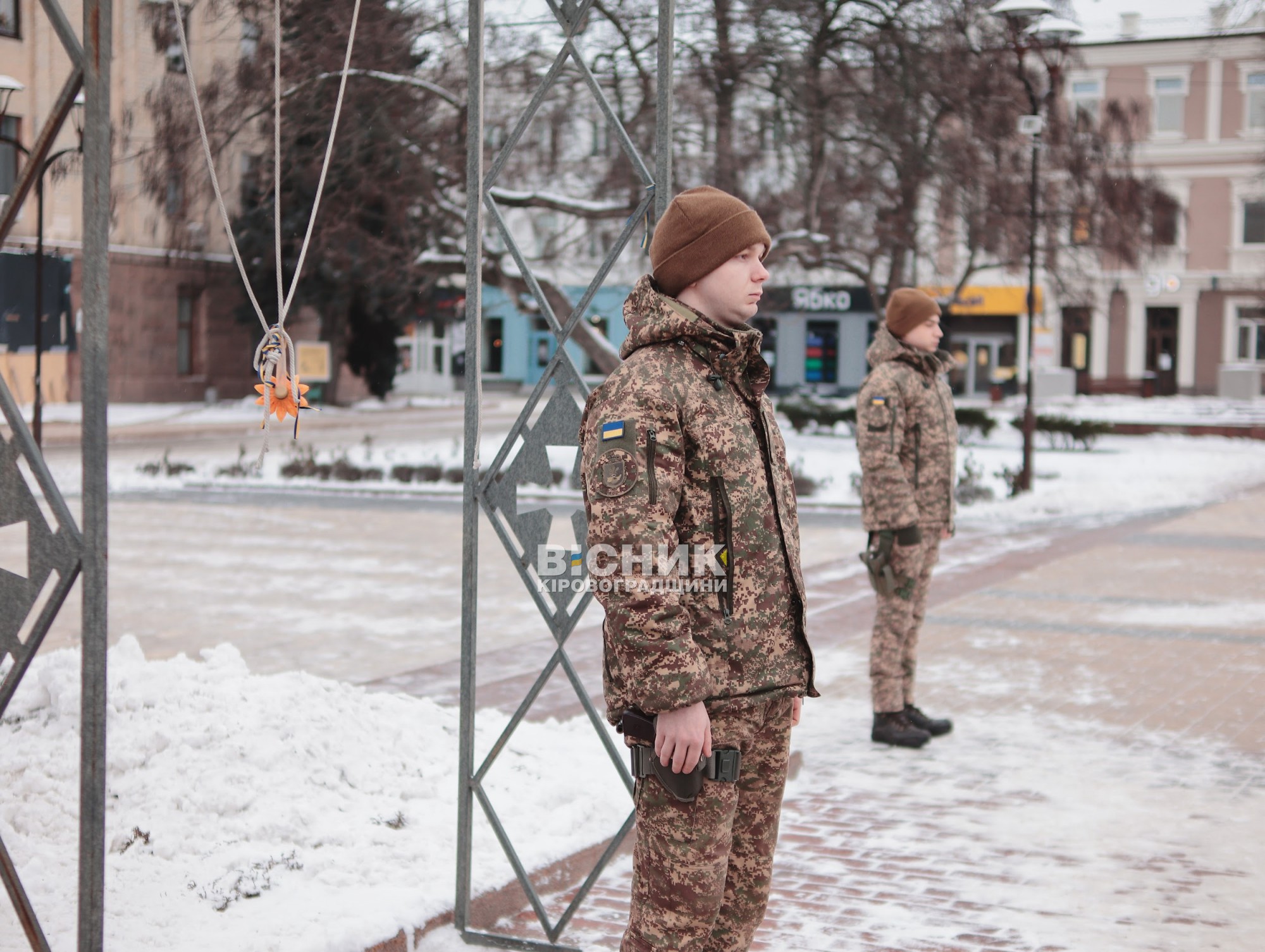У Кропивницькому відбулася церемонія прощання з трьома захисниками