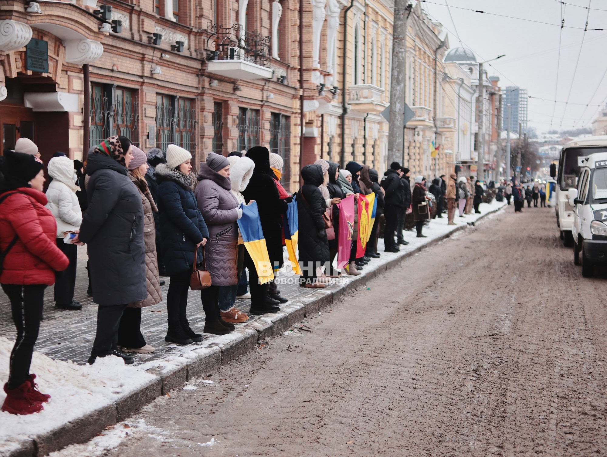 У Кропивницькому відбулася церемонія прощання з трьома захисниками