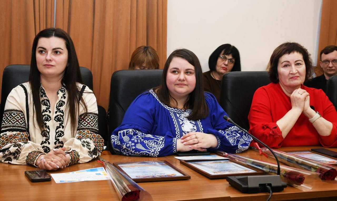 На Кіровоградщині відбулася урочиста церемонія нагородження переможців обласного туру конкурсу "Учитель року-2026" На Кіровоградщині відбулася урочиста церемонія нагородження переможців обласного туру конкурсу "Учитель року-2026"