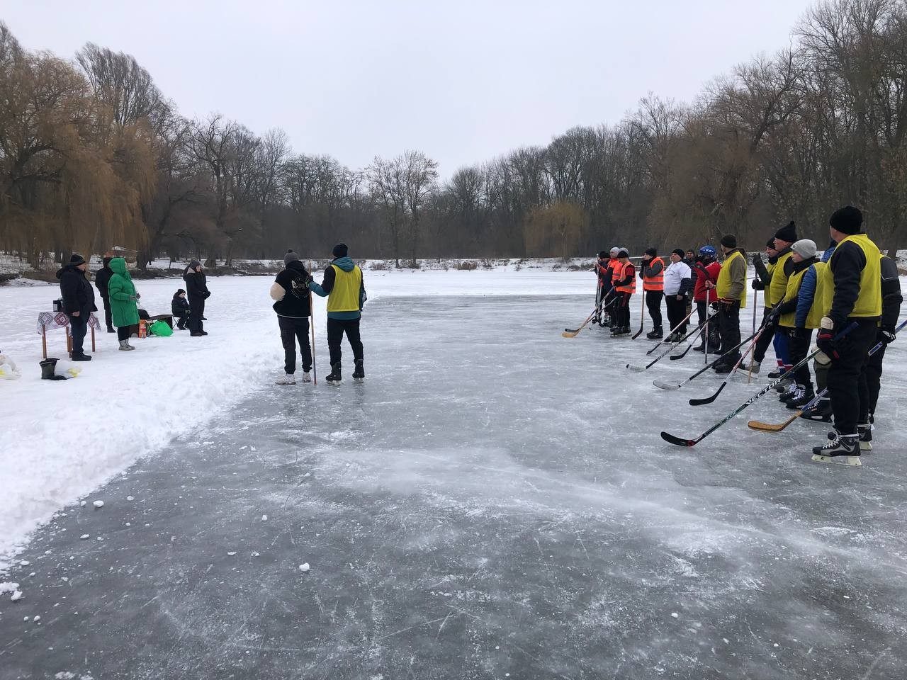 Лід, що гартує єдність: благодійний хокей в Онуфріївці