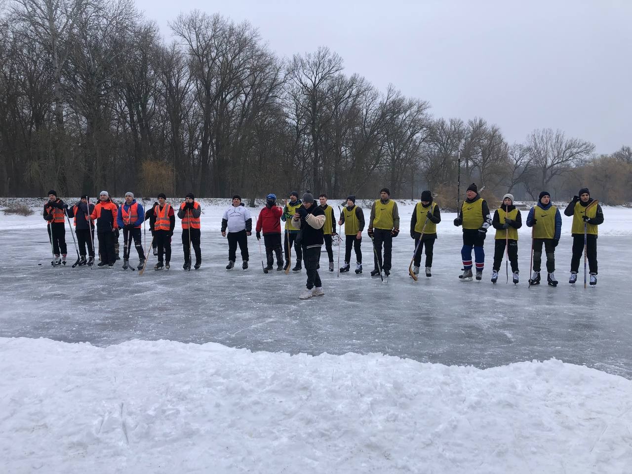 Лід, що гартує єдність: благодійний хокей в Онуфріївці