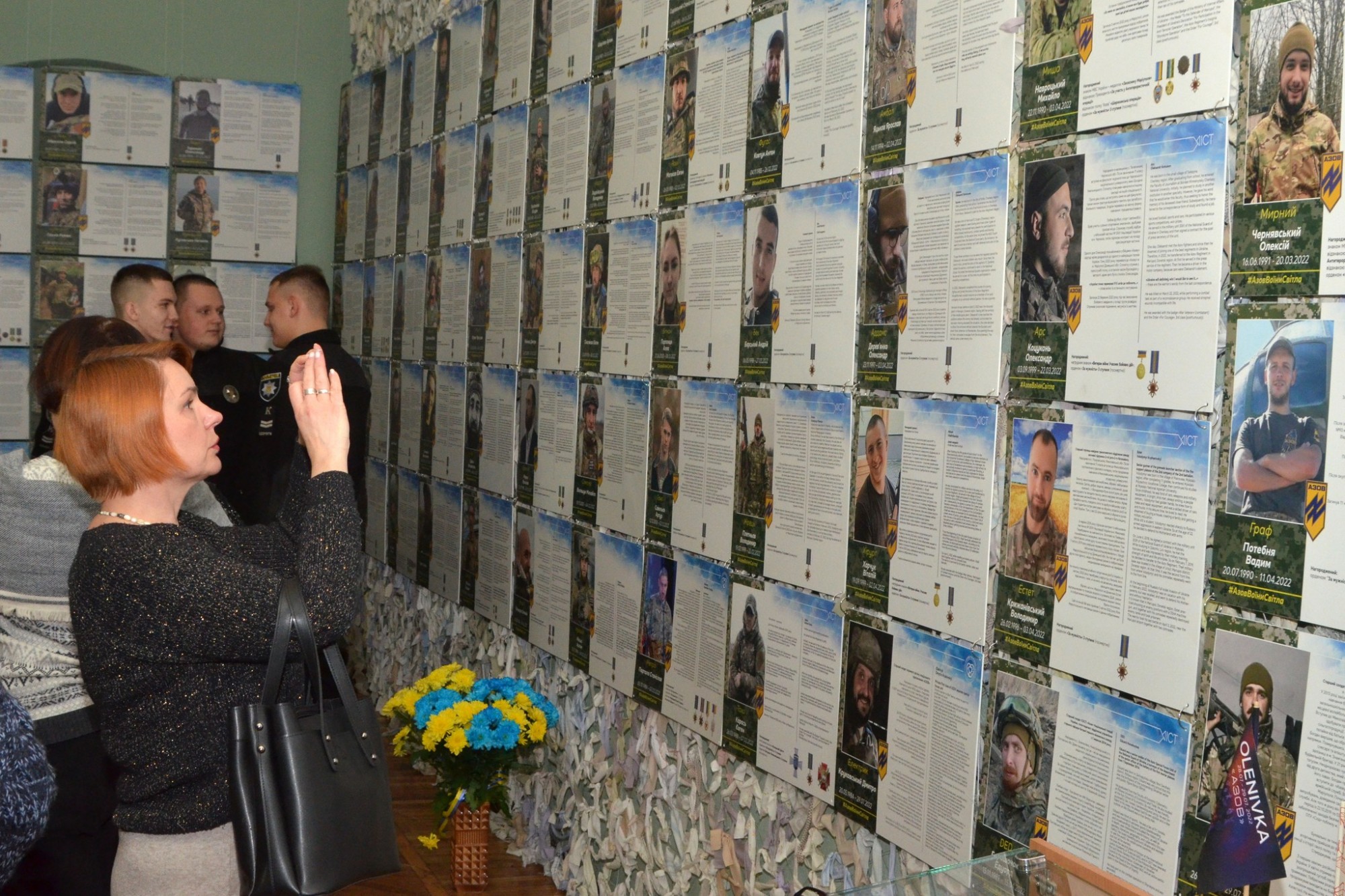 У Кропивницькому відкрили меморіальну виставку «Азов. Янголи Маріуполя» У Кропивницькому відкрили меморіальну виставку «Азов. Янголи Маріуполя»