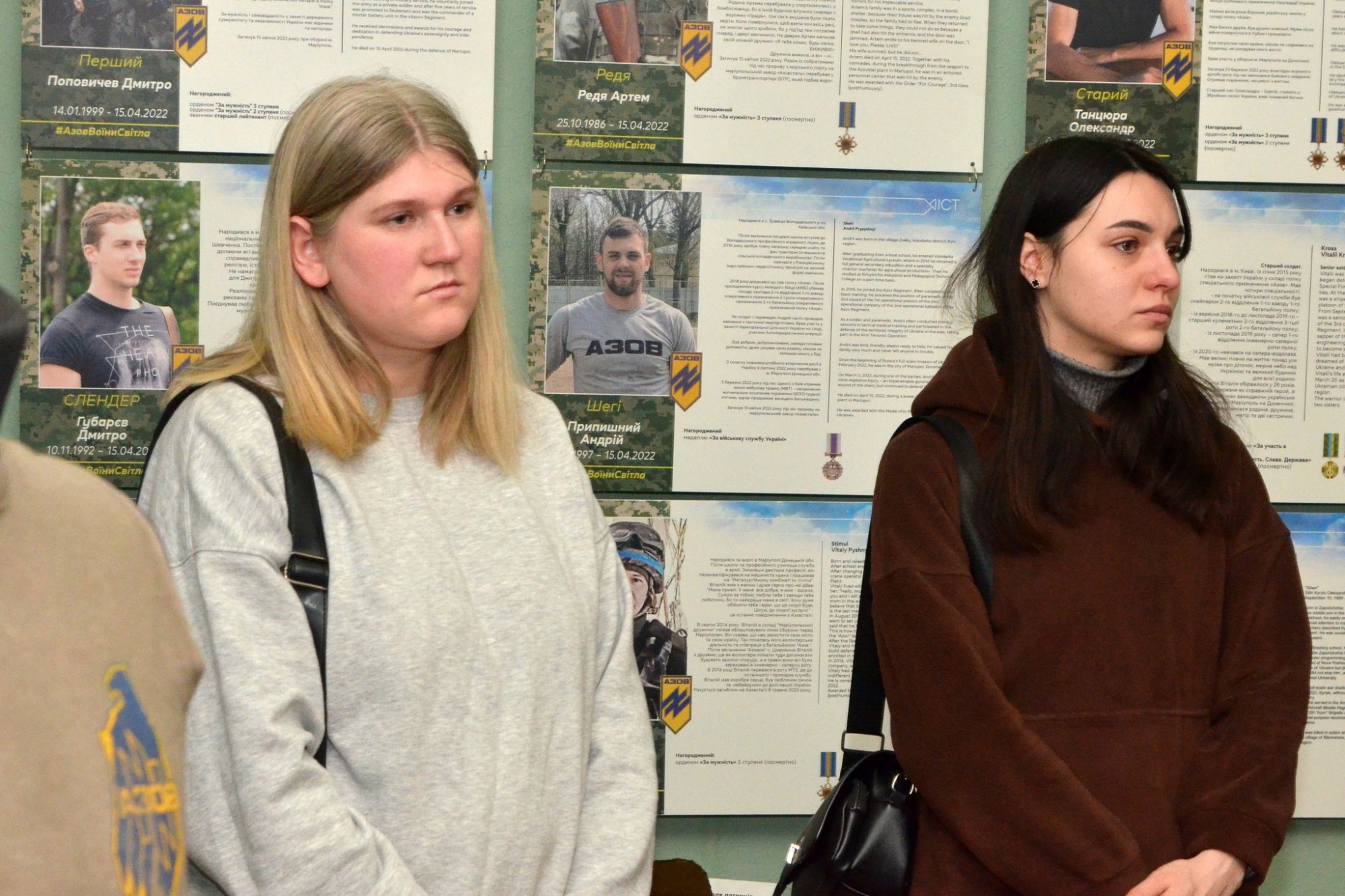 У Кропивницькому відкрили меморіальну виставку «Азов. Янголи Маріуполя» У Кропивницькому відкрили меморіальну виставку «Азов. Янголи Маріуполя»