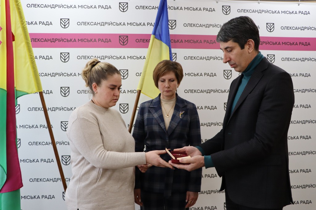 За особисту мужність: родини загиблих та зниклих безвісти воїнів отримали державні відзнаки