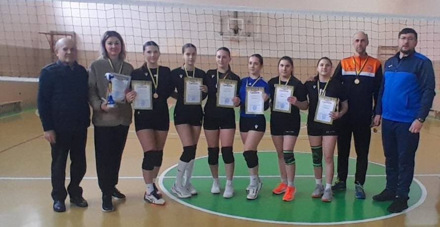 Обласні спортивні ігри серед громад області: у класичний волейбол грали жінки