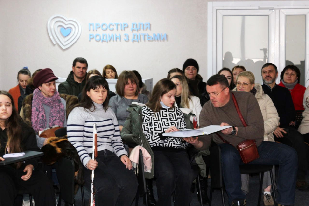 У Кропивницькому презентували українсько-англійський словник шрифтом Брайля