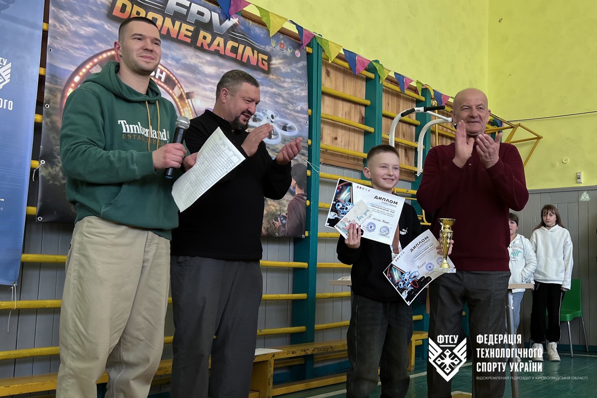 Турнір із перегонів FPV-дронів серед дітей та молоді відбувся у Малій Висці Турнір із перегонів FPV-дронів серед дітей та молоді відбувся у Малій Висці