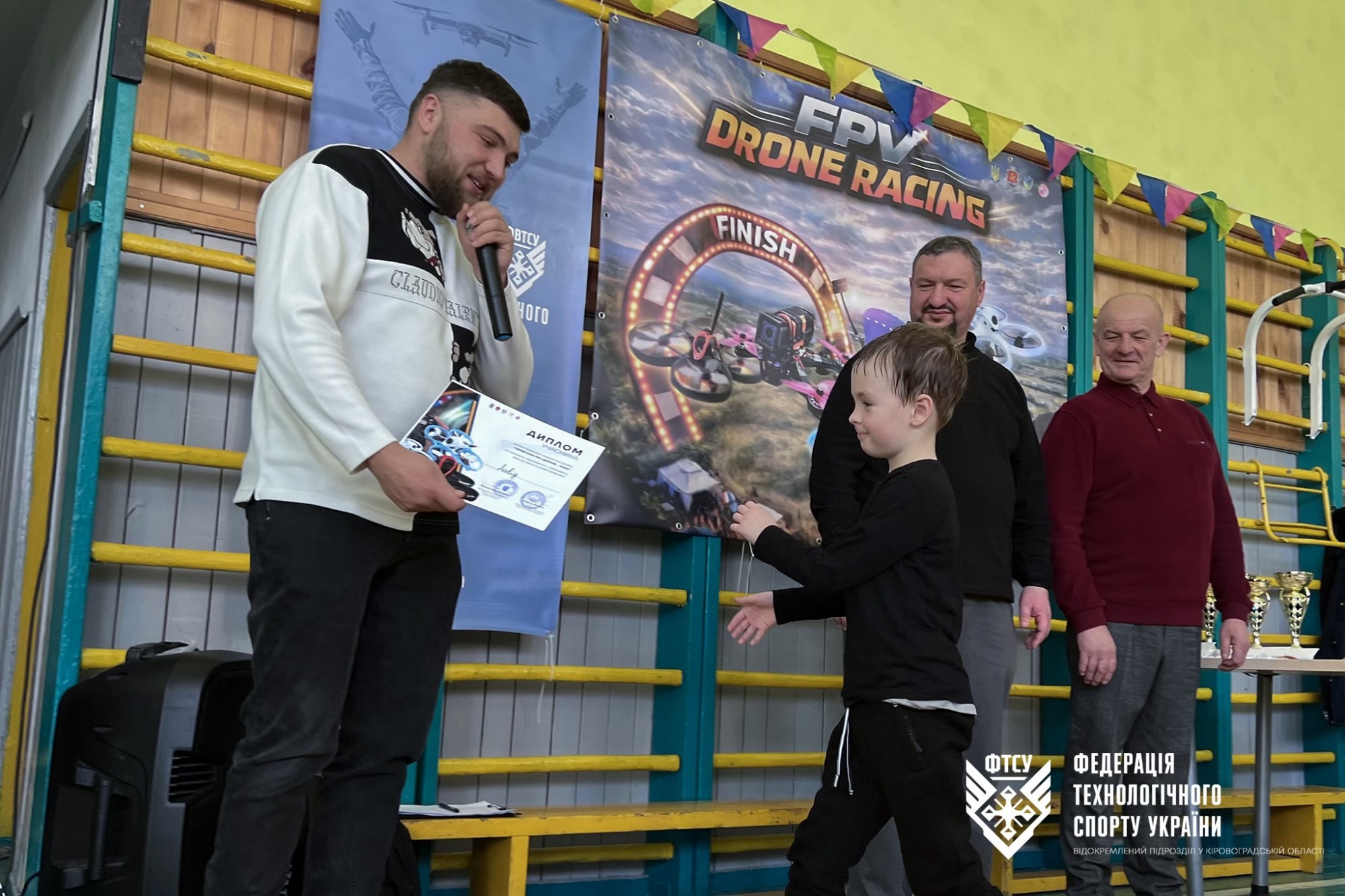 Турнір із перегонів FPV-дронів серед дітей та молоді відбувся у Малій Висці Турнір із перегонів FPV-дронів серед дітей та молоді відбувся у Малій Висці