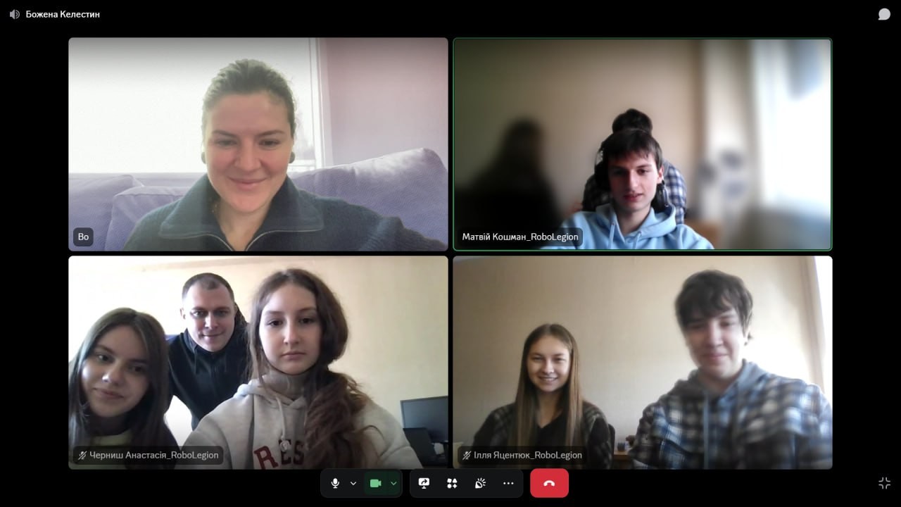 Кропивницькі ліцеїсти здобули срібло на міжнародному хакатоні Teens in AI Кропивницькі ліцеїсти здобули срібло на міжнародному хакатоні Teens in AI