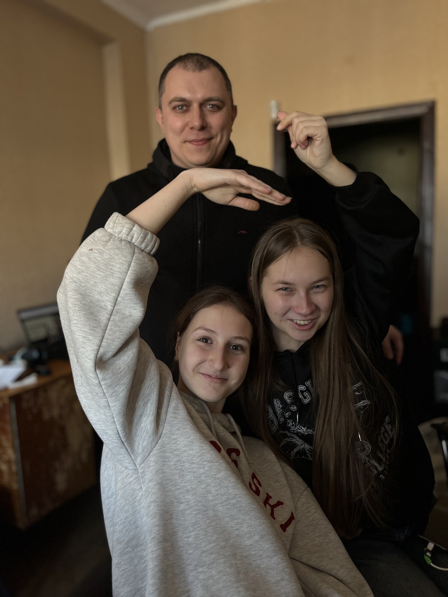 Кропивницькі ліцеїсти здобули срібло на міжнародному хакатоні Teens in AI Кропивницькі ліцеїсти здобули срібло на міжнародному хакатоні Teens in AI