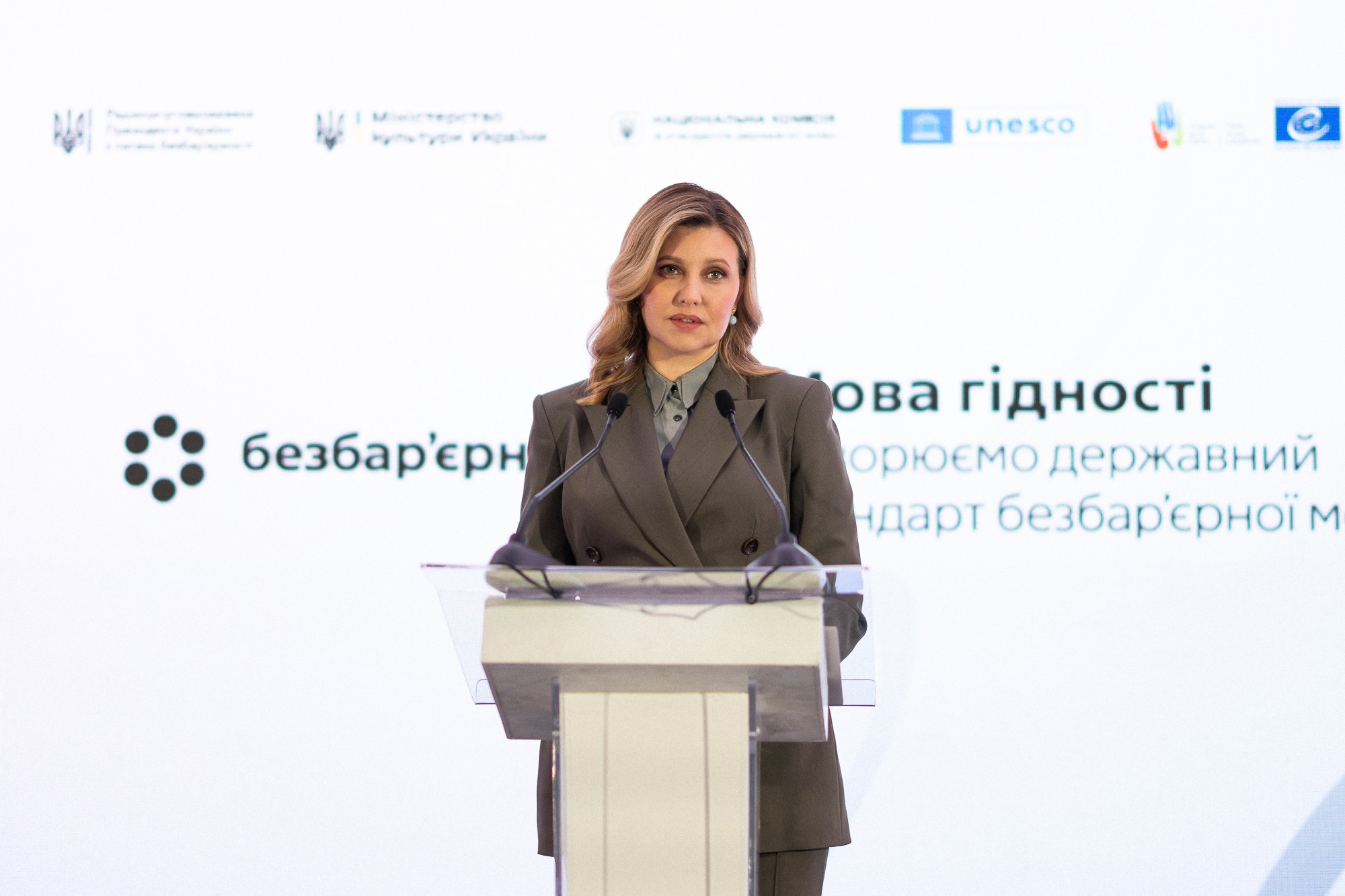 100 нових недискримінаційних термінів визначає перший в Україні стандарт безбар’єрної мови 100 нових недискримінаційних термінів визначає перший в Україні стандарт безбар’єрної мови