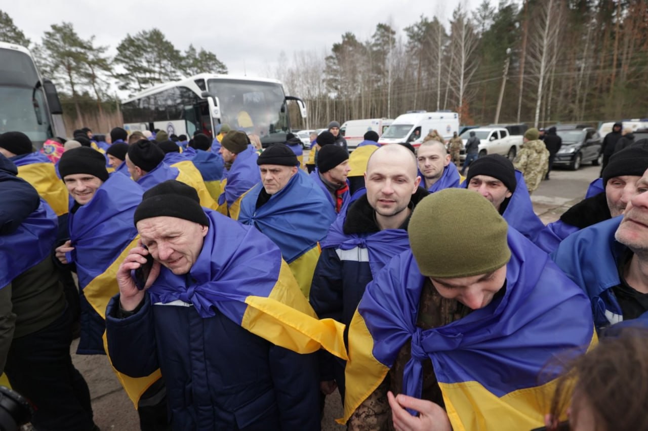 72-й обмін: додому повернулися 200 військових і семеро цивільних