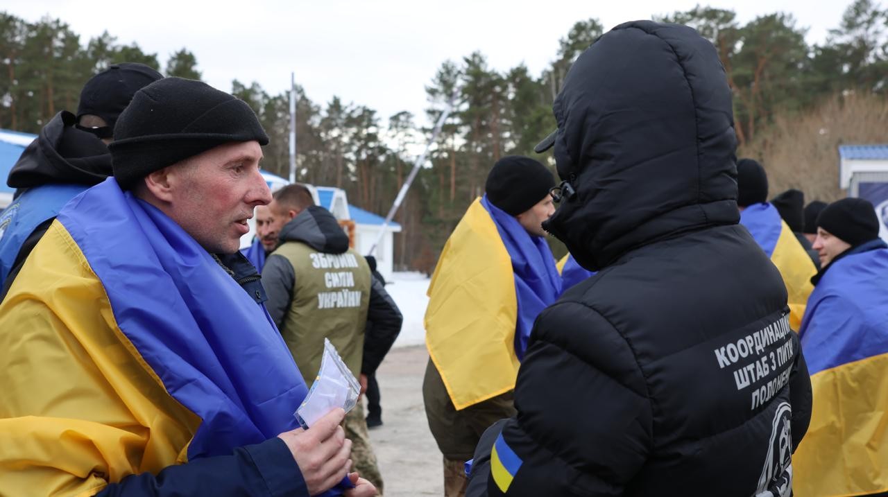 72-й обмін: додому повернулися 200 військових і семеро цивільних