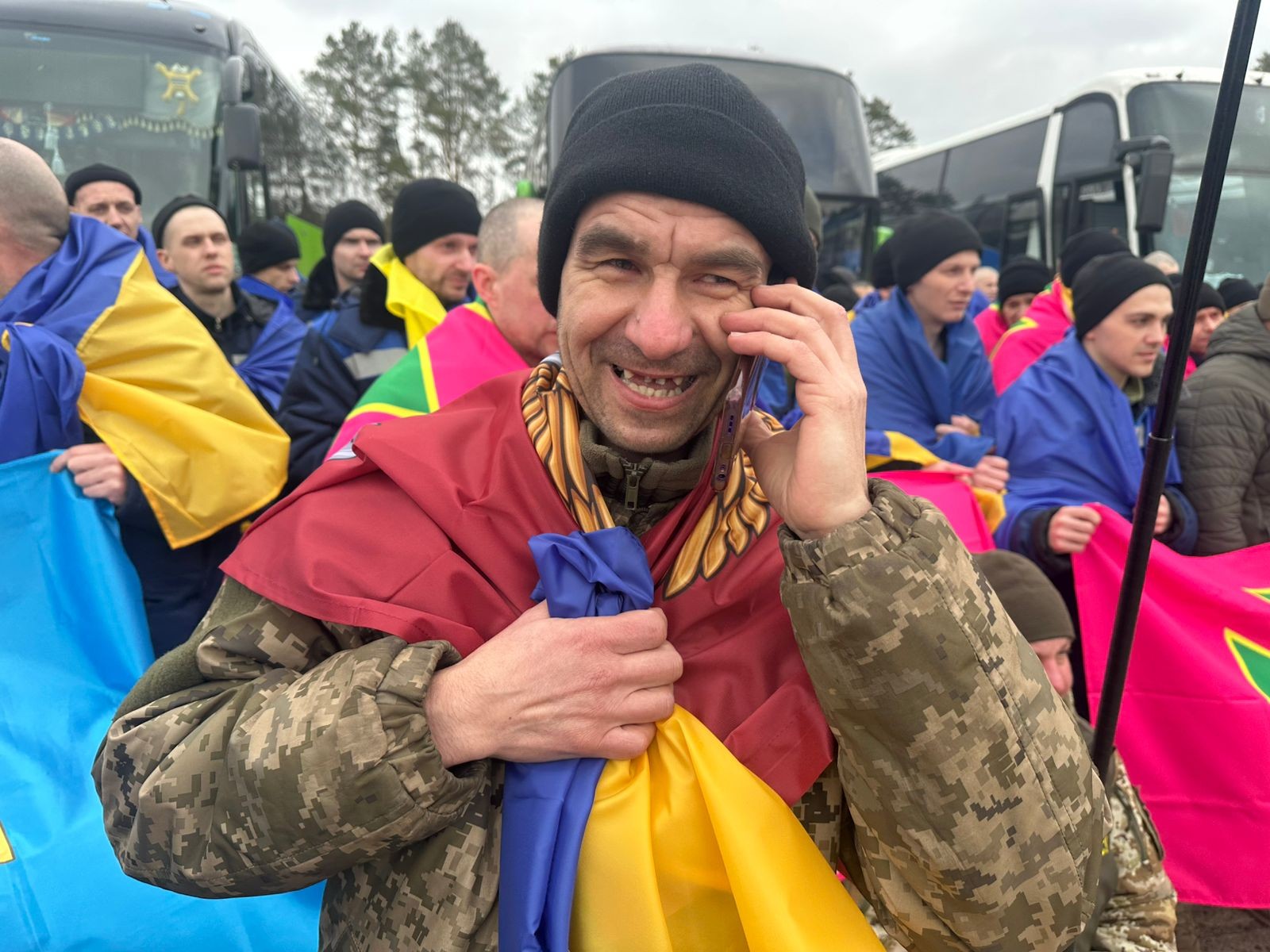 72-й обмін: додому повернулися 200 військових і семеро цивільних