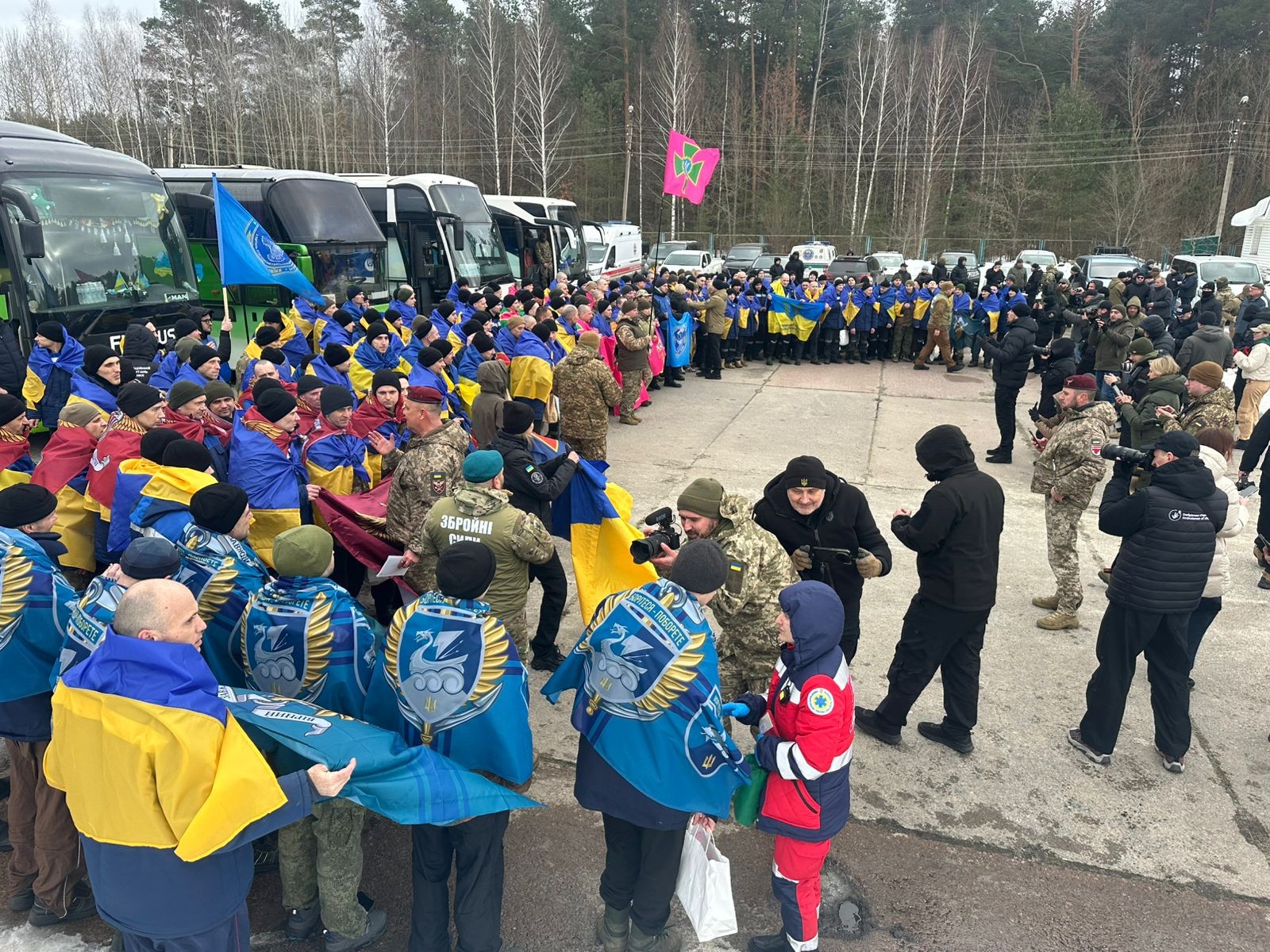 72-й обмін: додому повернулися 200 військових і семеро цивільних