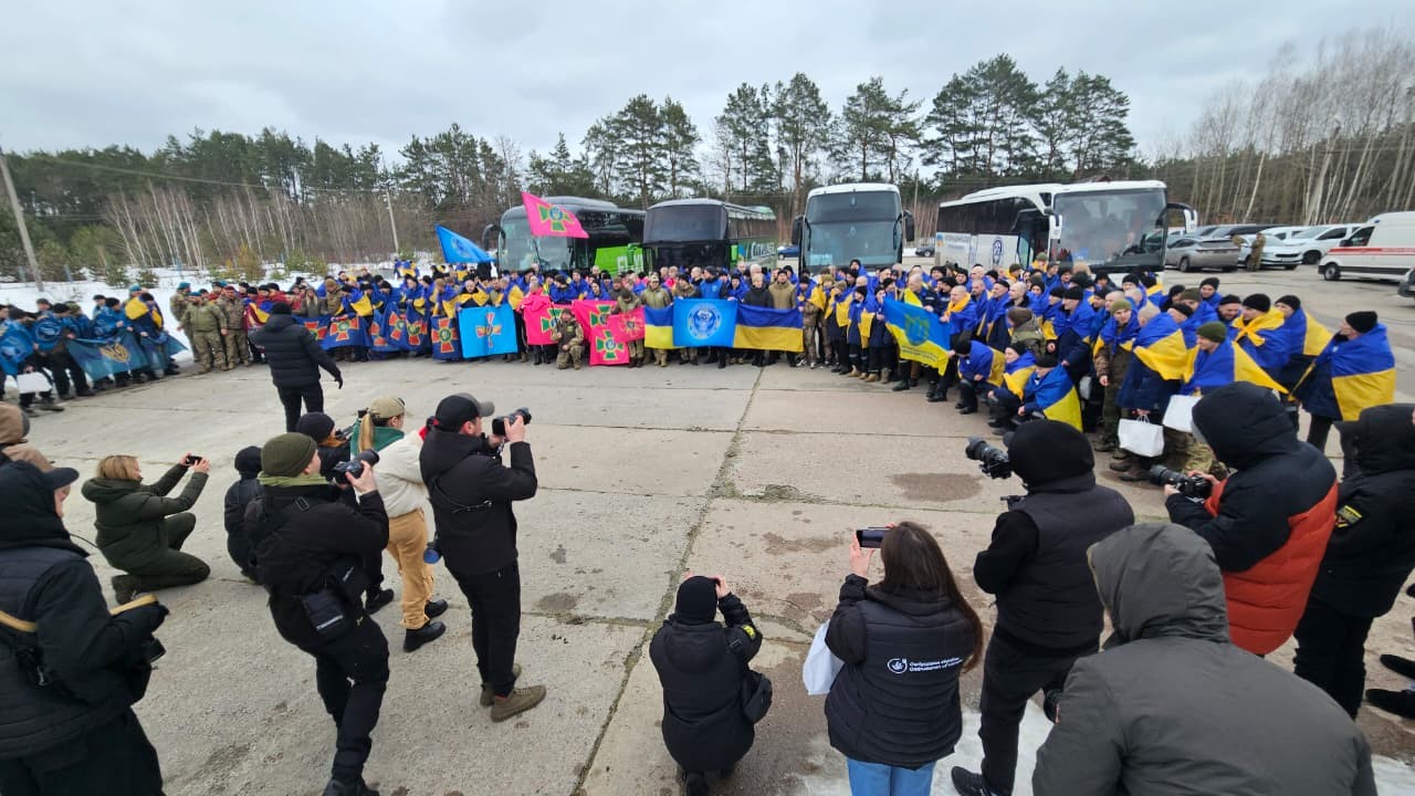 72-й обмін: додому повернулися 200 військових і семеро цивільних