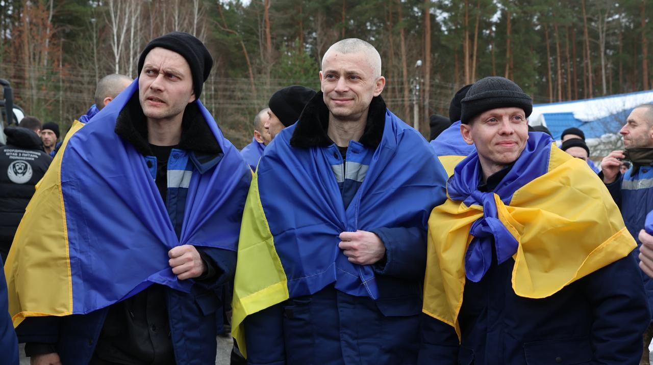 72-й обмін: додому повернулися 200 військових і семеро цивільних