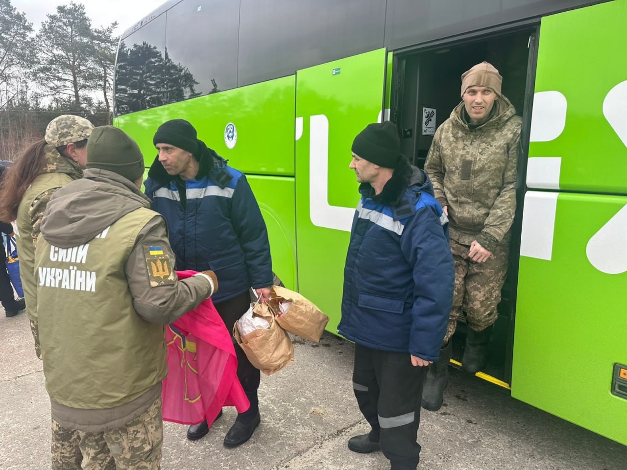 72-й обмін: додому повернулися 200 військових і семеро цивільних