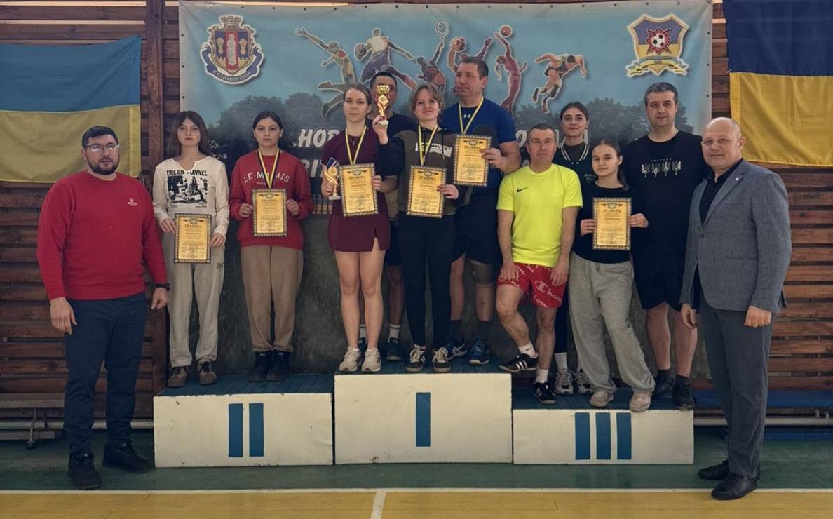 Обласні спортивні ігри серед громад: чоловіки й жінки грали в настільний теніс