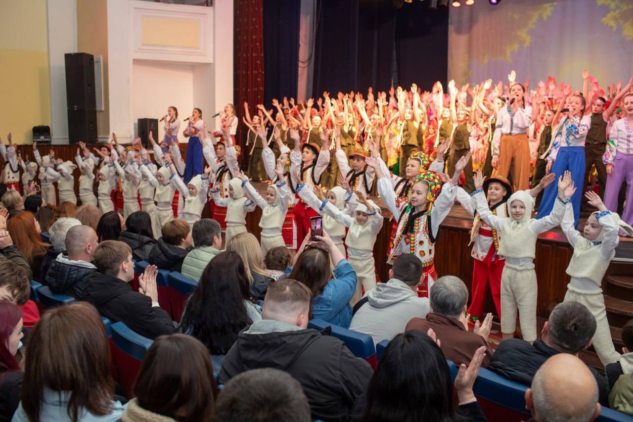 У Кропивницькому весну зустріли дитячим святом «Квіти надії» У Кропивницькому весну зустріли дитячим святом «Квіти надії»