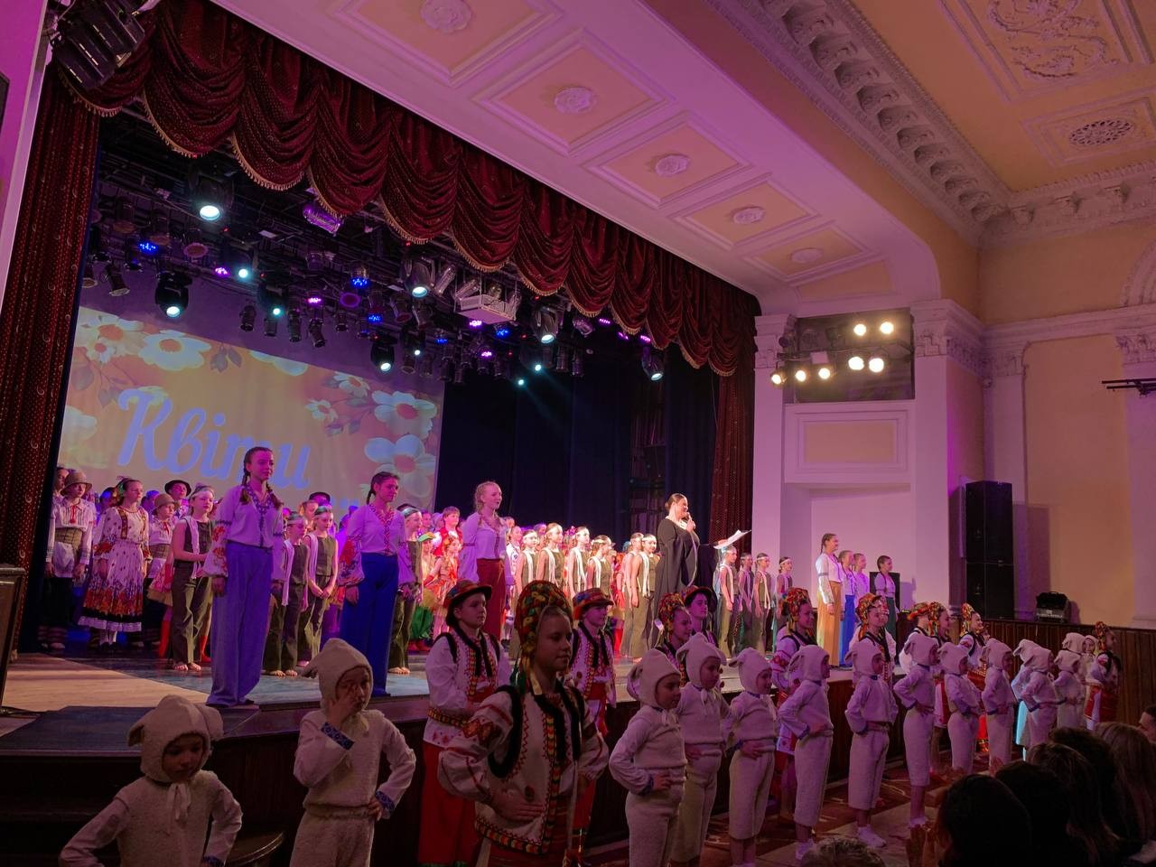 У Кропивницькому весну зустріли дитячим святом «Квіти надії» У Кропивницькому весну зустріли дитячим святом «Квіти надії»