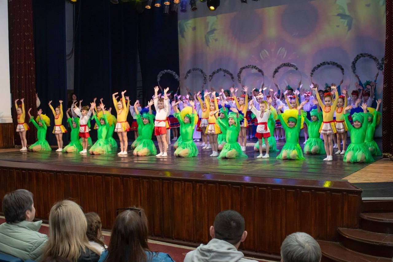 У Кропивницькому весну зустріли дитячим святом «Квіти надії» У Кропивницькому весну зустріли дитячим святом «Квіти надії»