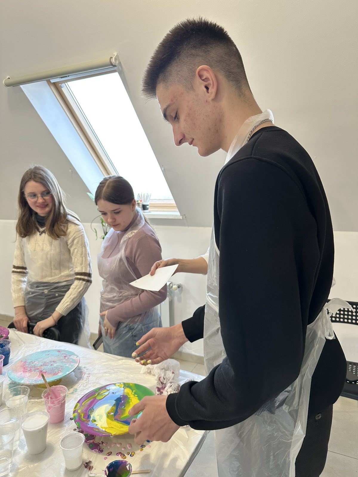 У Кропивницькому молодь опановувала Fluid Art