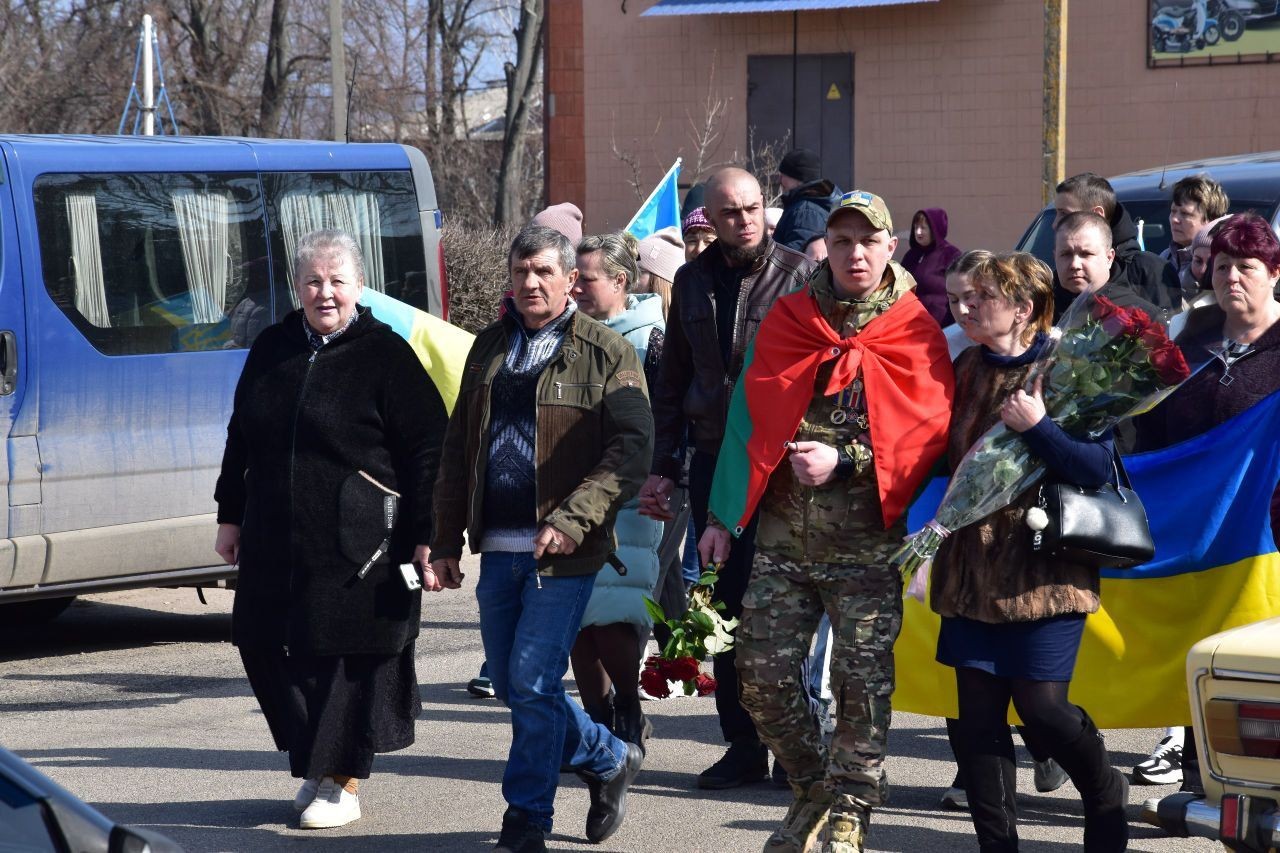 У Новопразькій громаді зустріли захисника, який повернувся з російського полону У Новопразькій громаді зустріли захисника, який повернувся з російського полону
